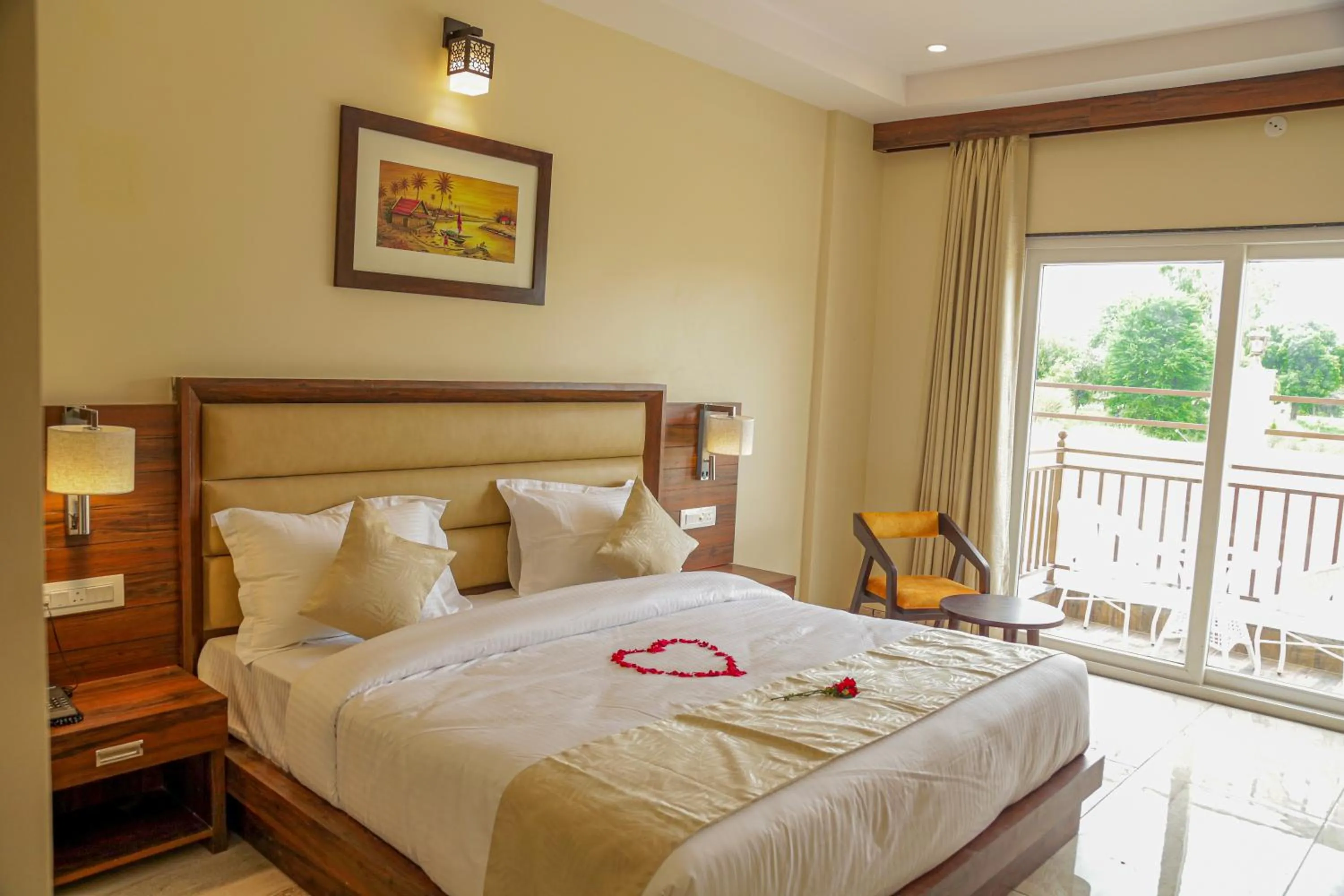 Shower, Bed in The Green Genius Resort