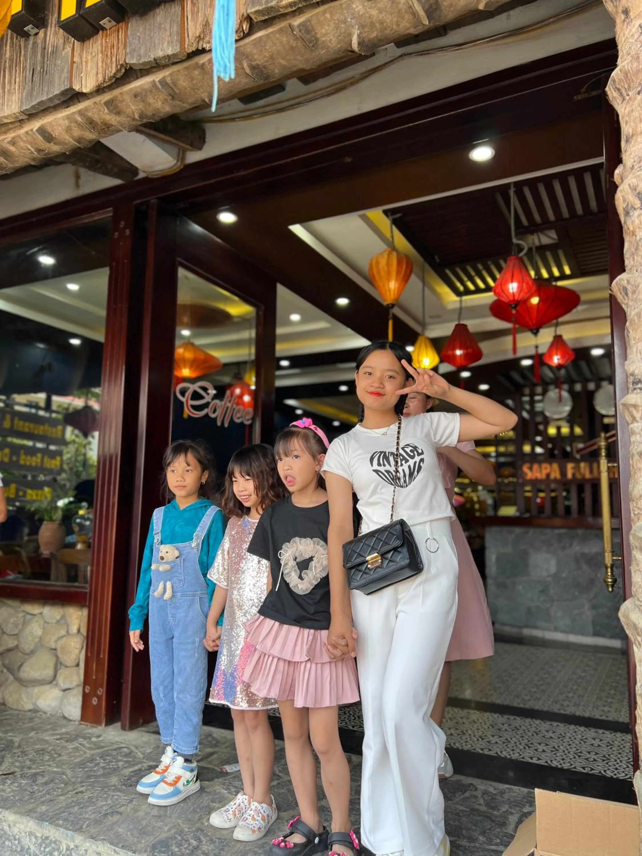 group of guests in SAPA FULL HOUSE HOTEL