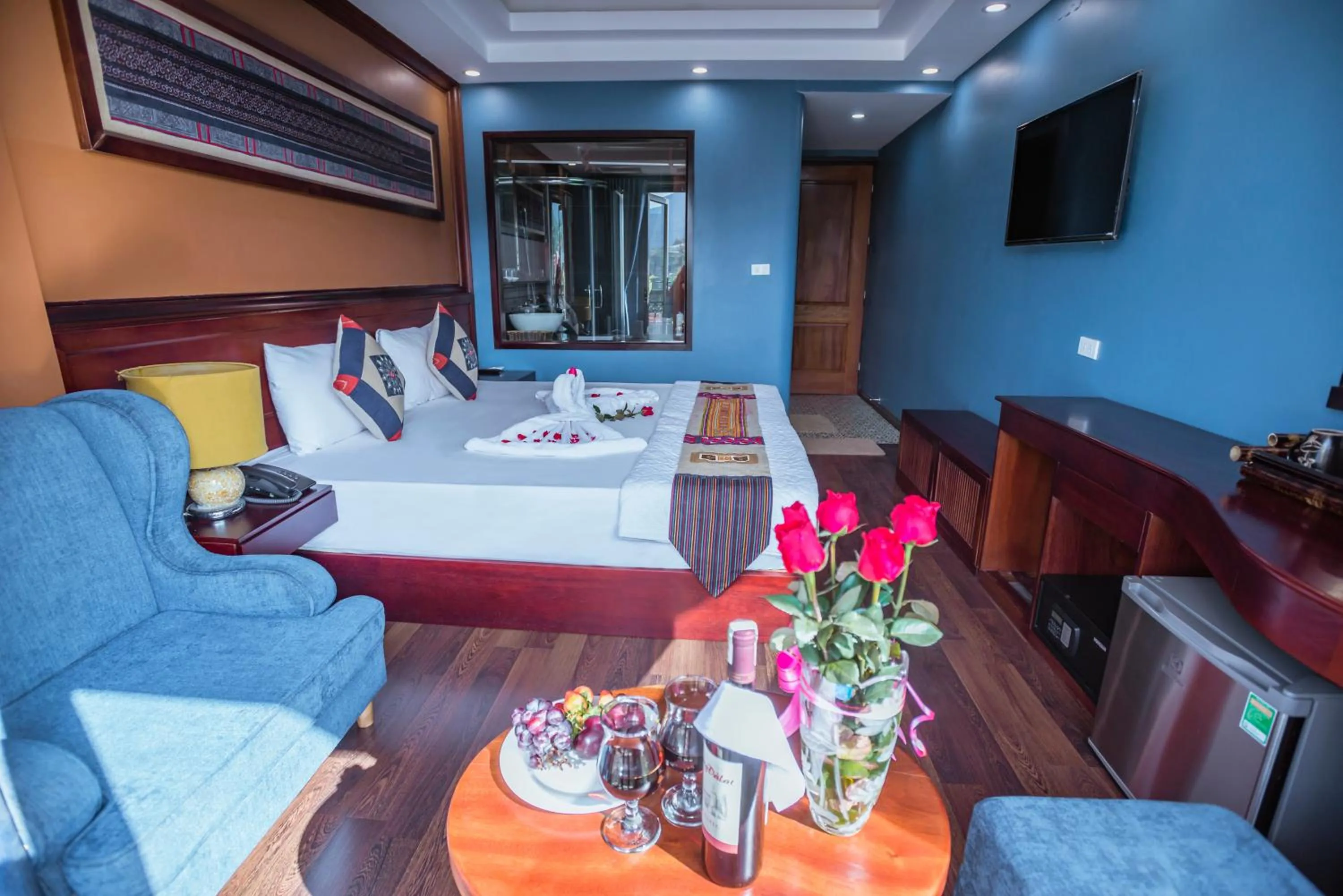 Seating area, Bed in SAPA FULL HOUSE HOTEL