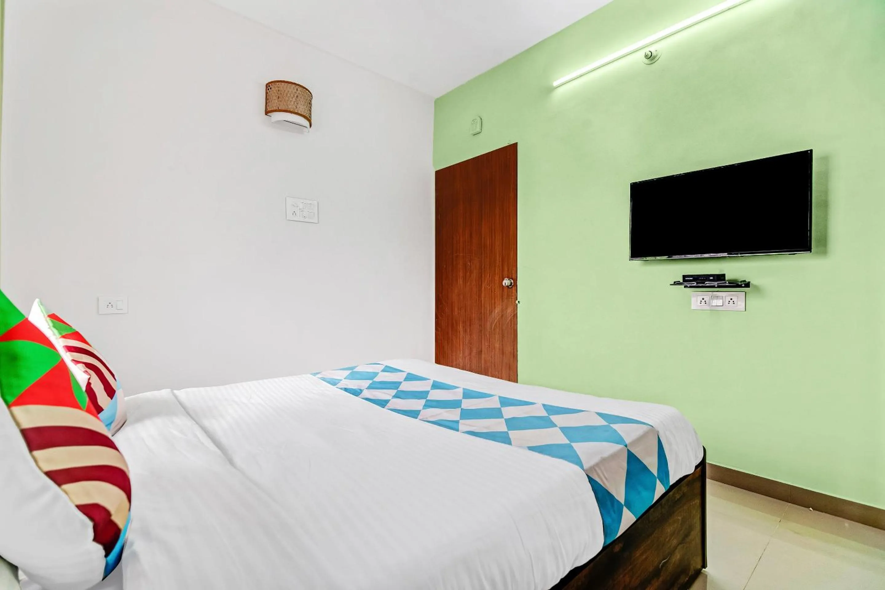 Bedroom, Bed in Super Hotel O Home Elegant RK Fursungi