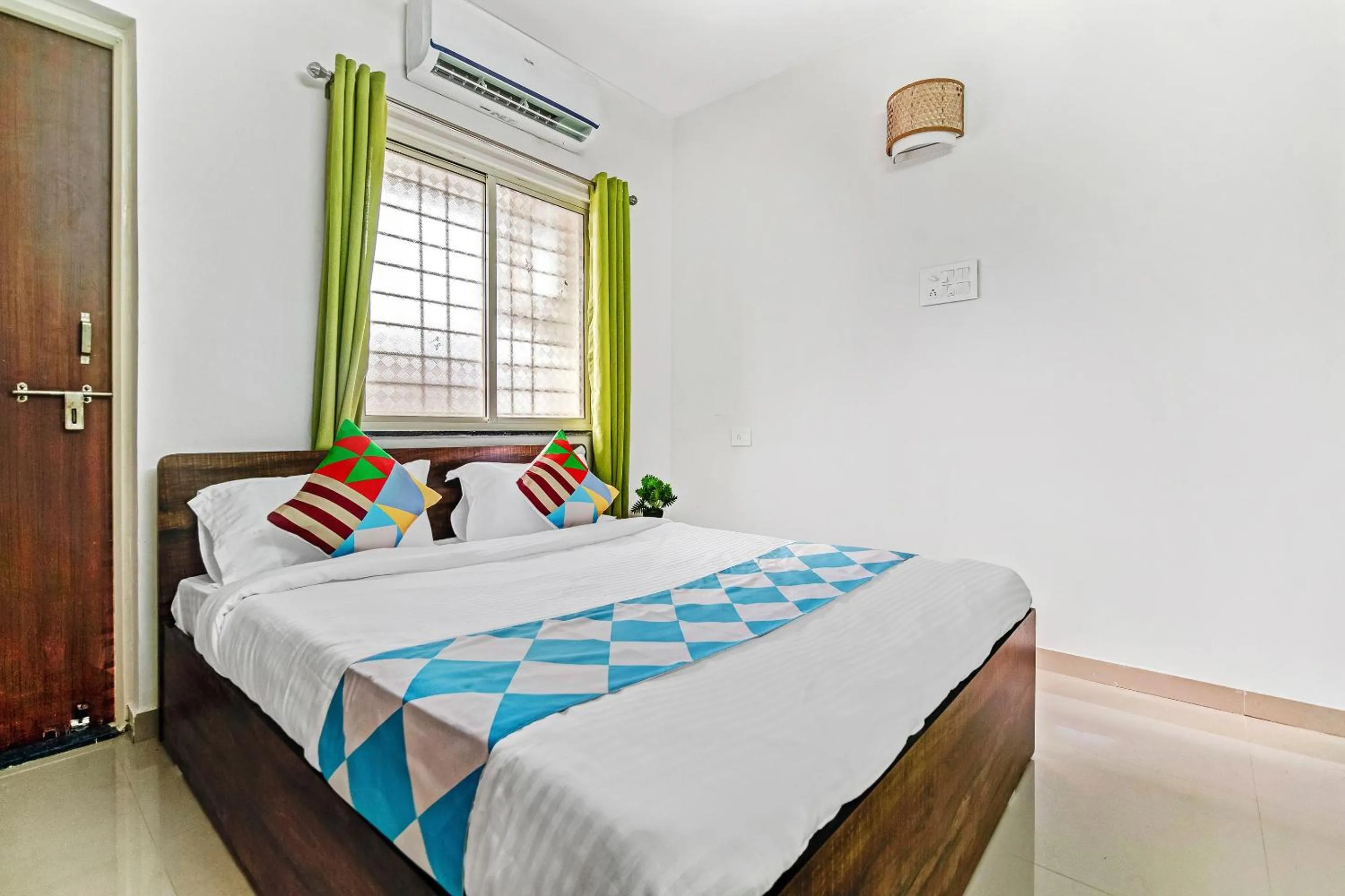 Bedroom, Bed in Super Hotel O Home Elegant RK Fursungi