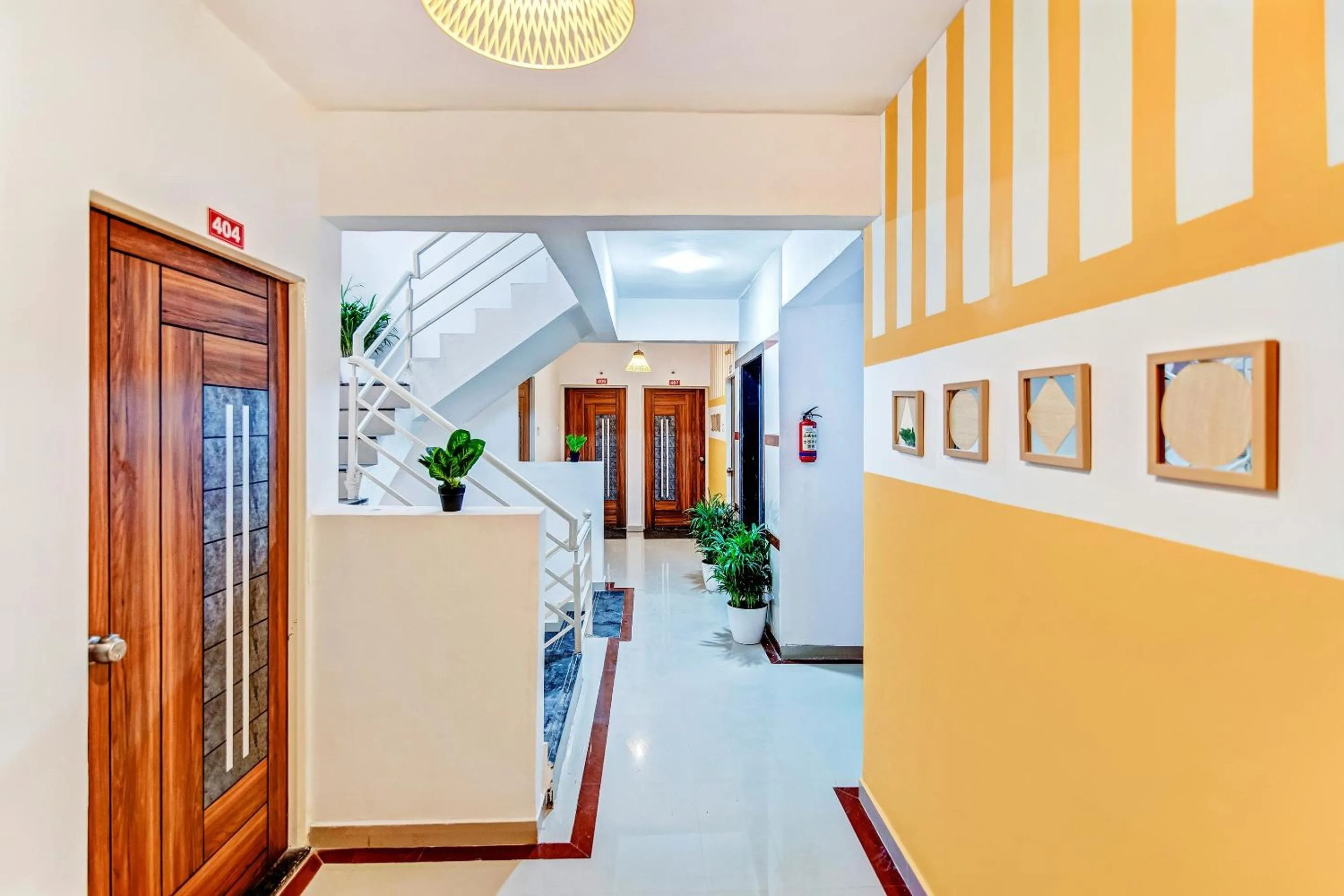 Lobby or reception in Super Hotel O Home Elegant RK Fursungi