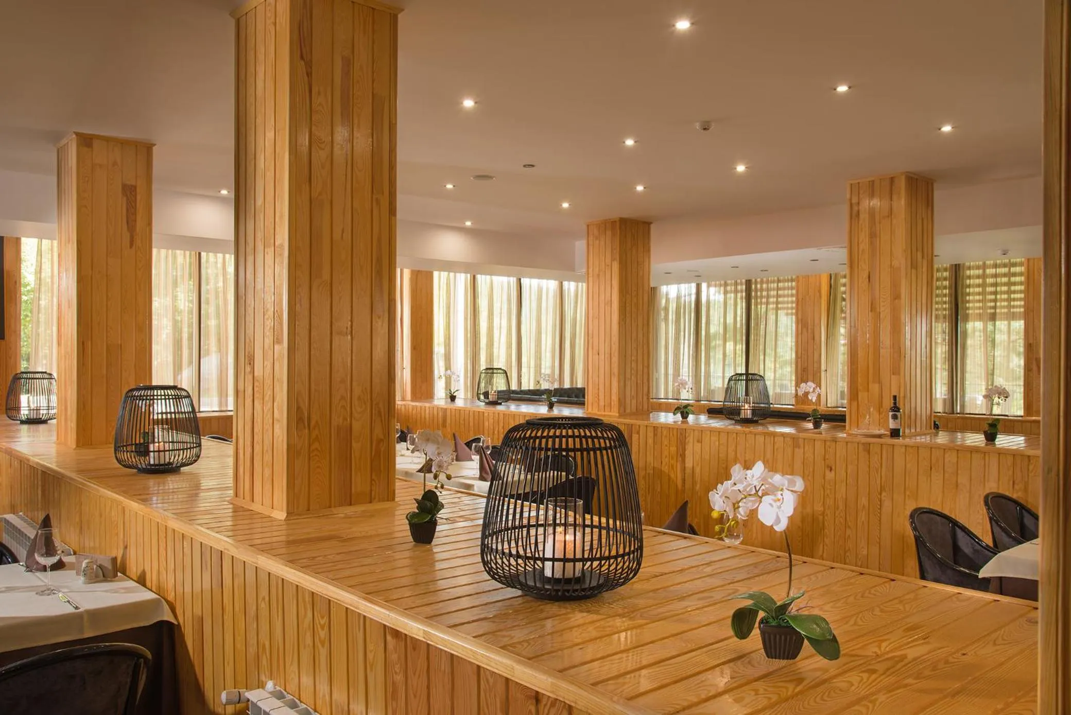 Restaurant/places to eat in Hotel Villa Magus