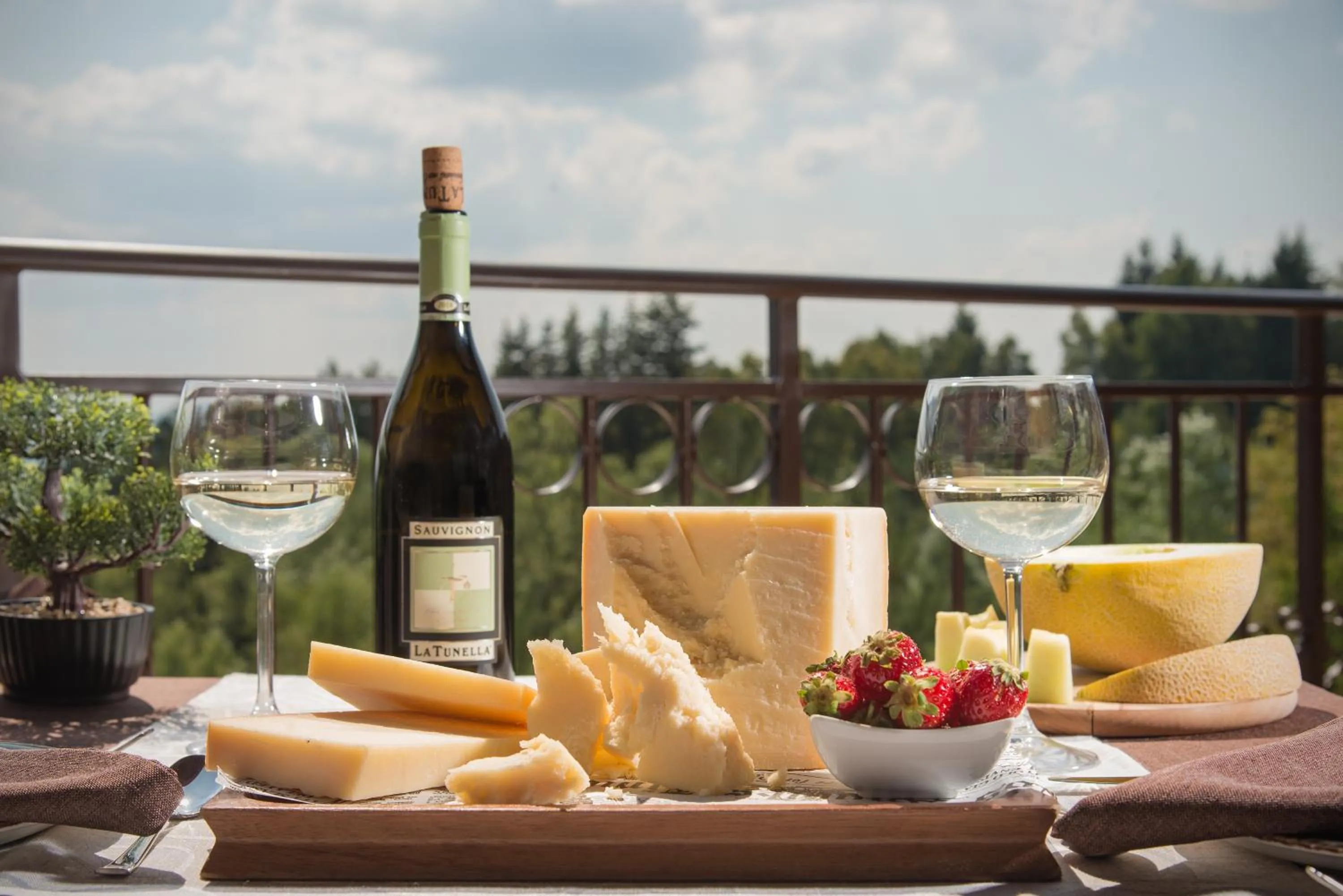 Food and drinks in Hotel Villa Magus