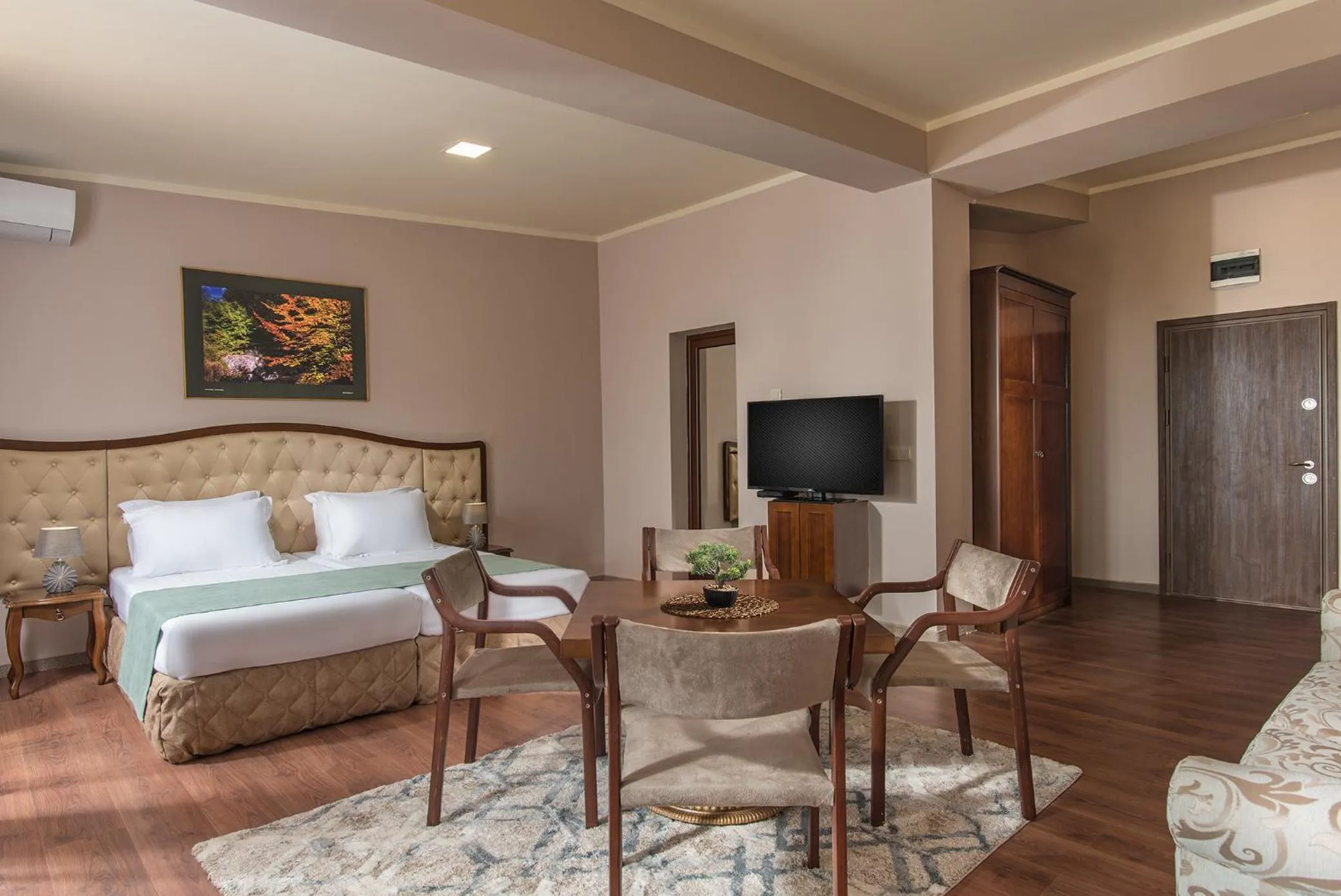 Photo of the whole room, Bed in Hotel Villa Magus