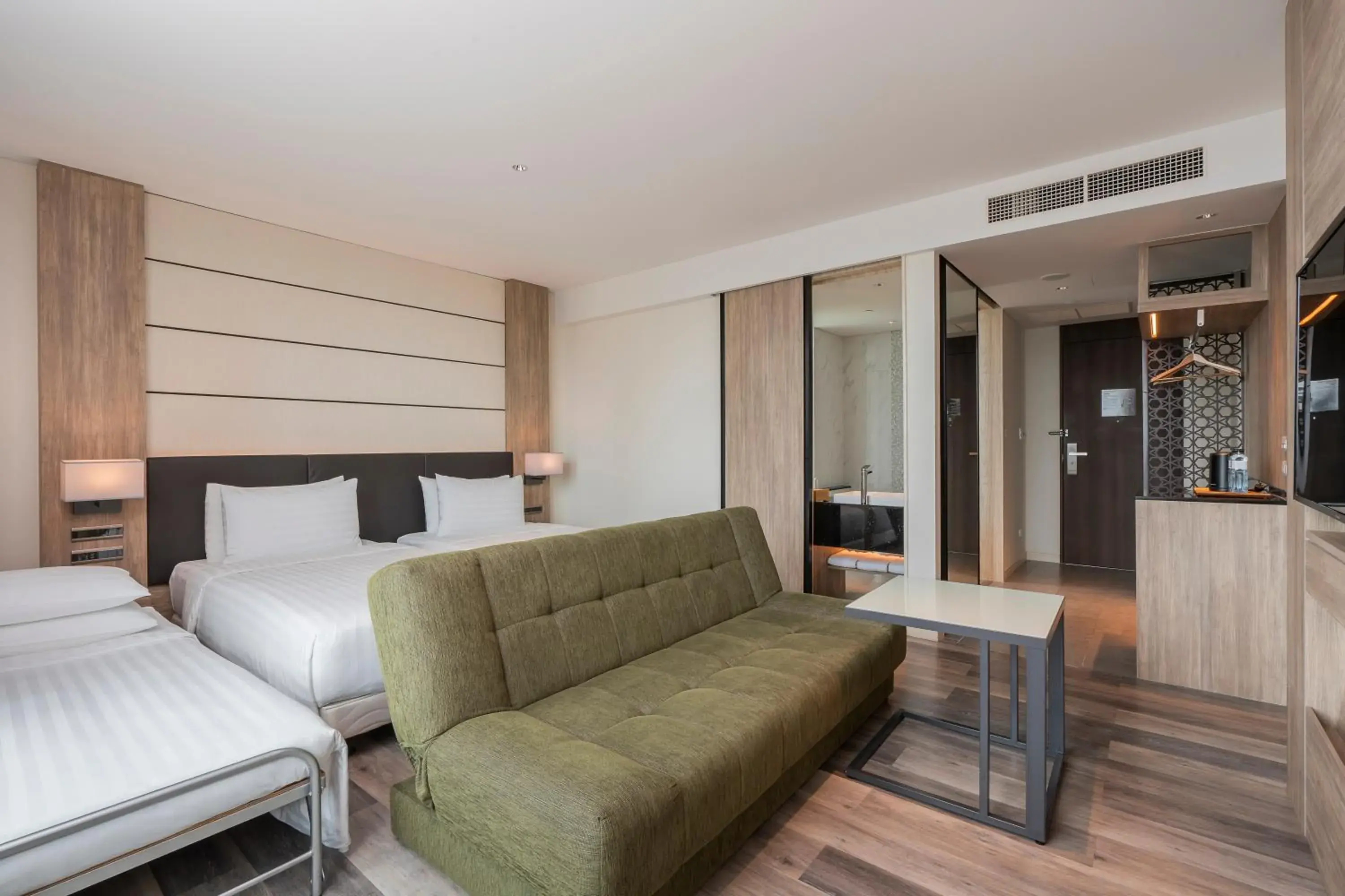 Deluxe Triple Room in Solaria Nishitetsu Hotel Bangkok Deluxe Triple Room in Solaria Nishitetsu Hotel Bangkok