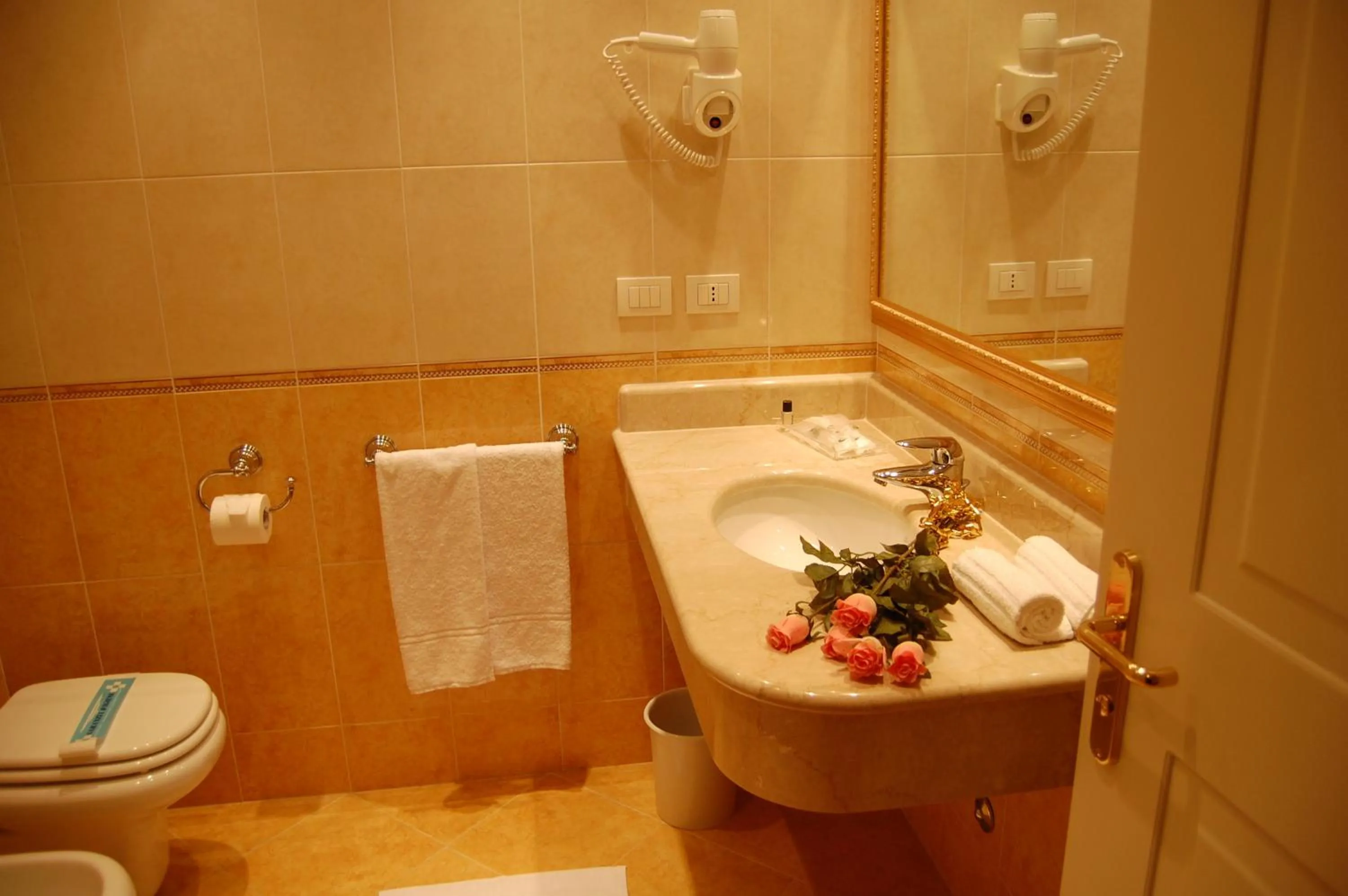 Bathroom in Hotel Motel Gold