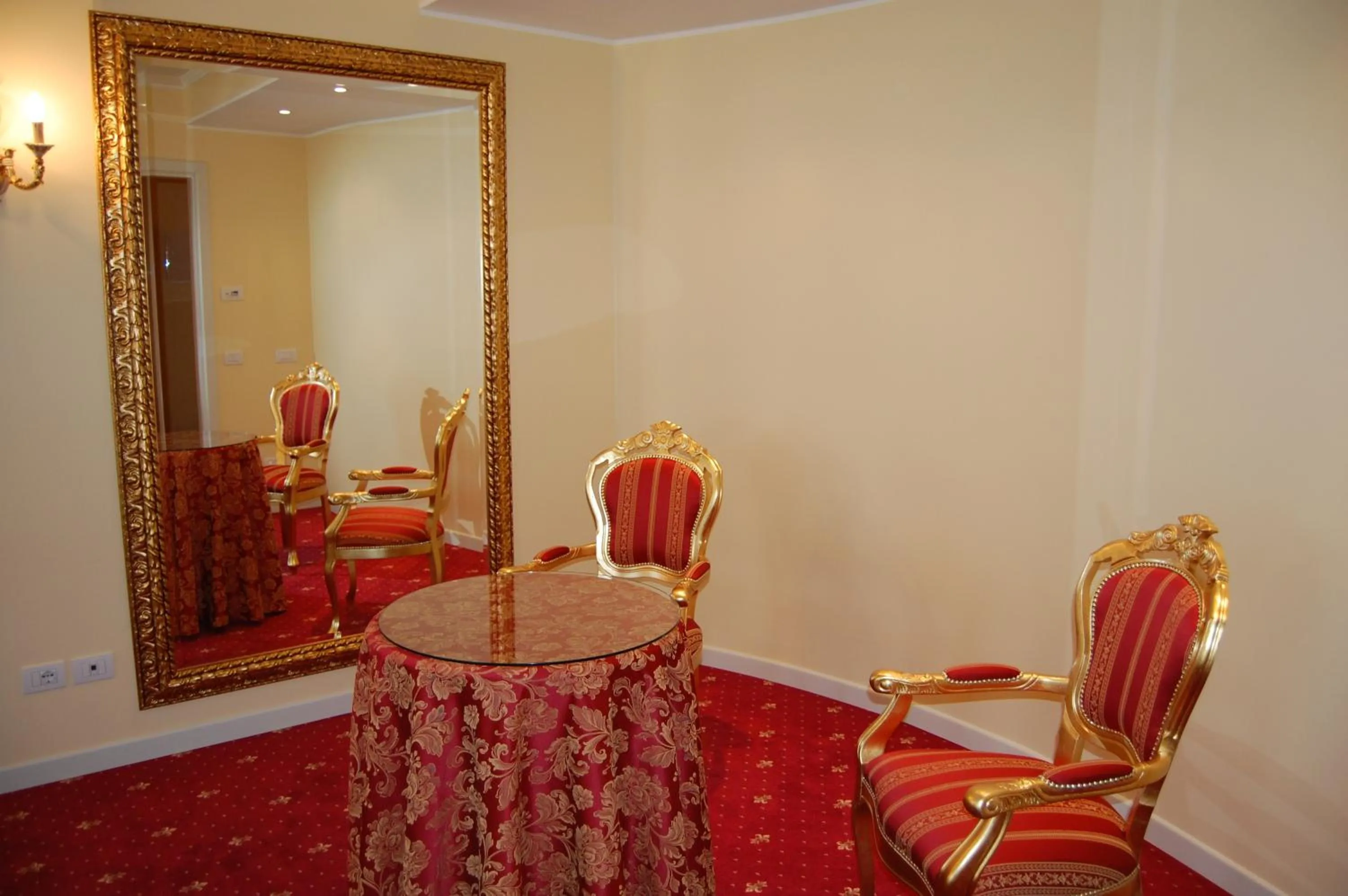 Seating area in Hotel Motel Gold