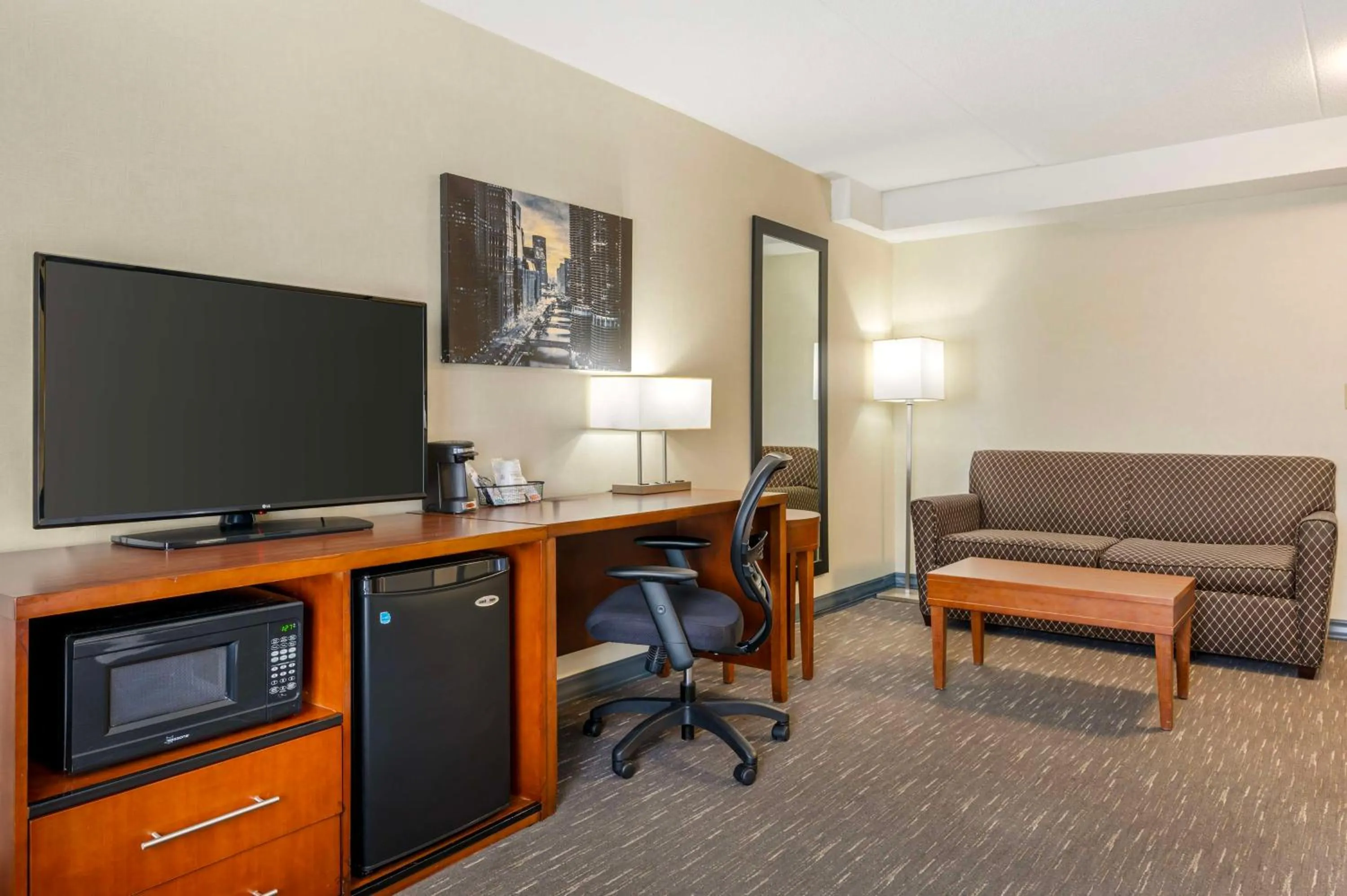 Bedroom in Best Western Chicago - Downers Grove