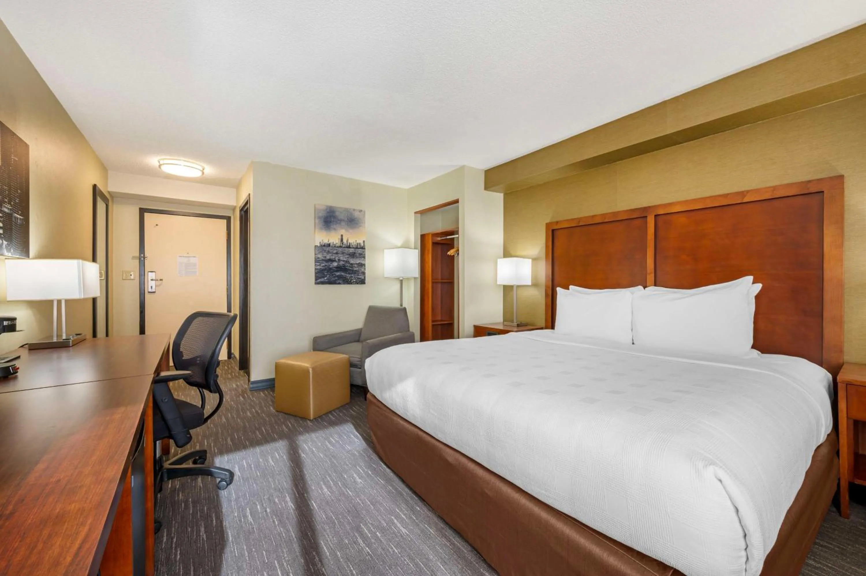 Bedroom, Bed in Best Western Chicago - Downers Grove