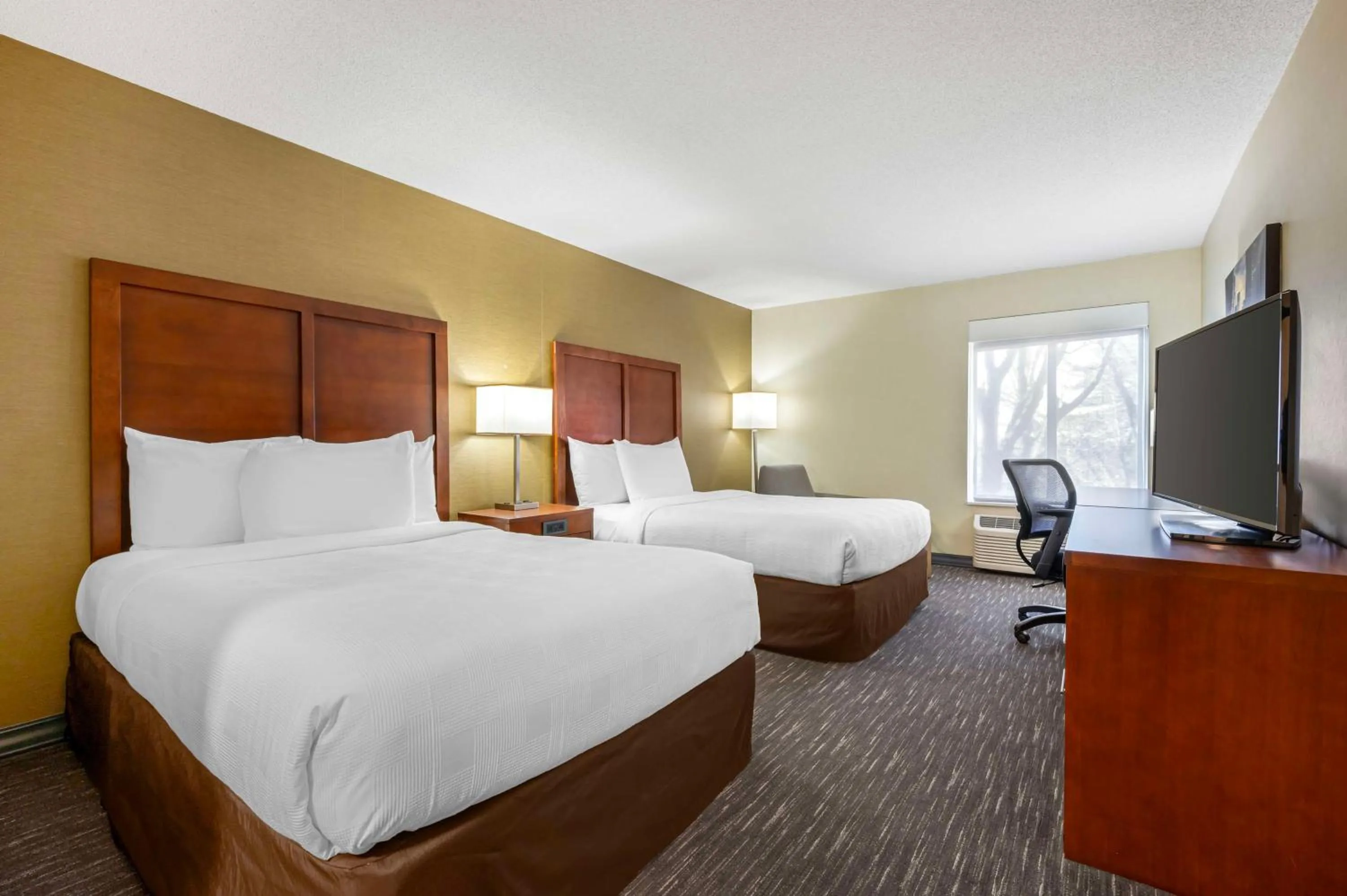 Bedroom, Bed in Best Western Chicago - Downers Grove
