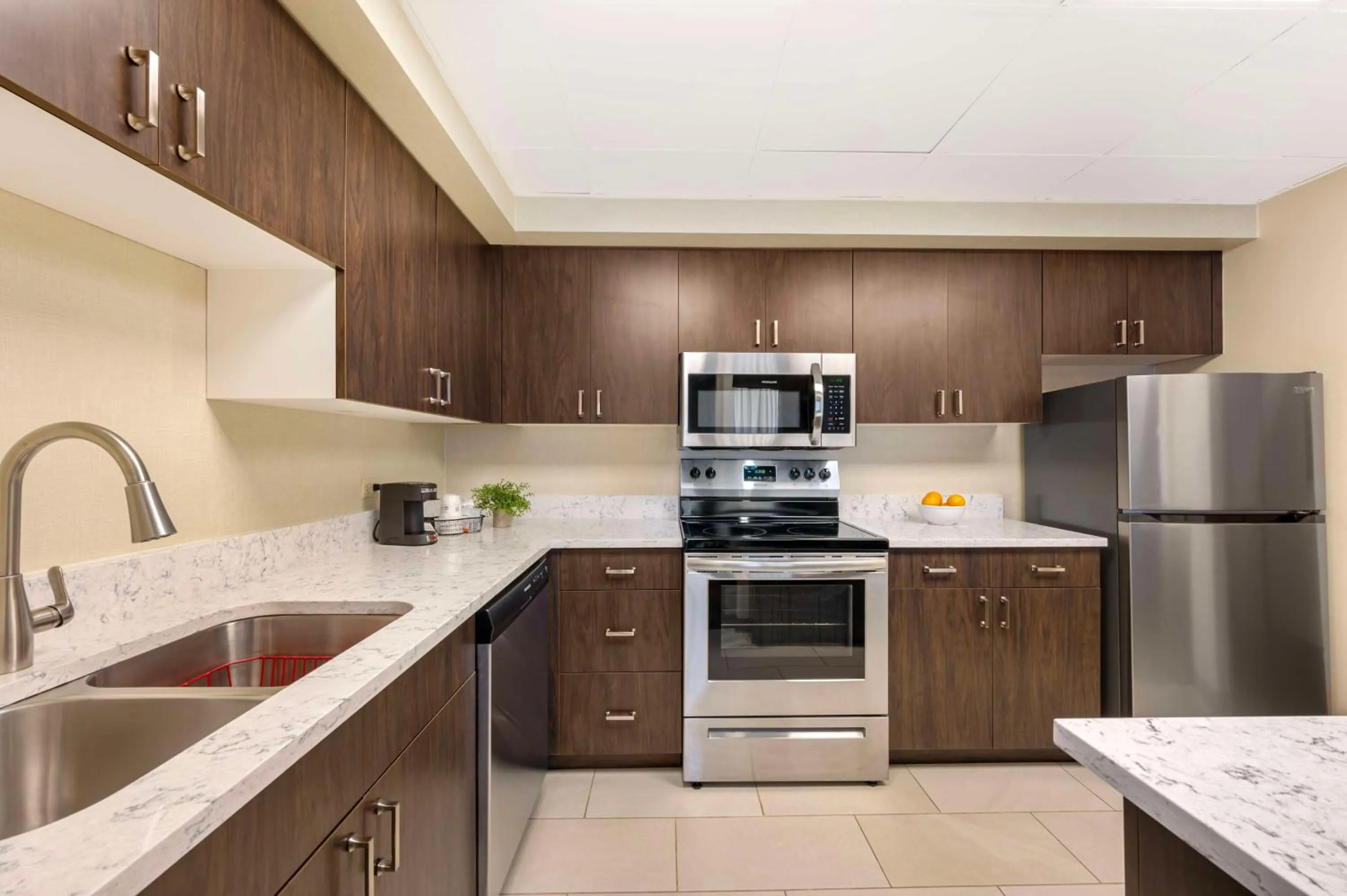 Kitchen or kitchenette in Best Western Chicago - Downers Grove