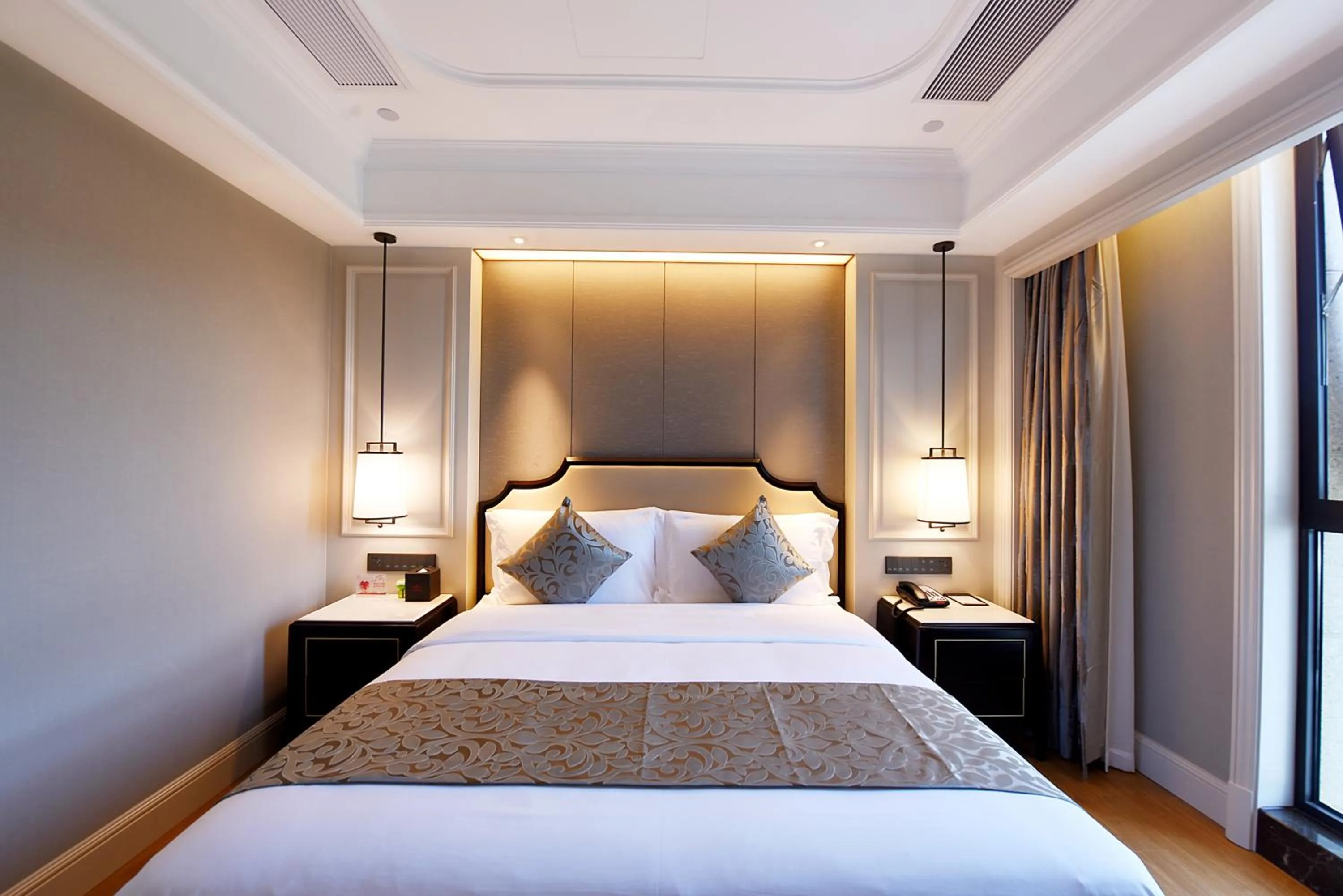 Bed in Ramada Plaza by Wyndham Wenzhou