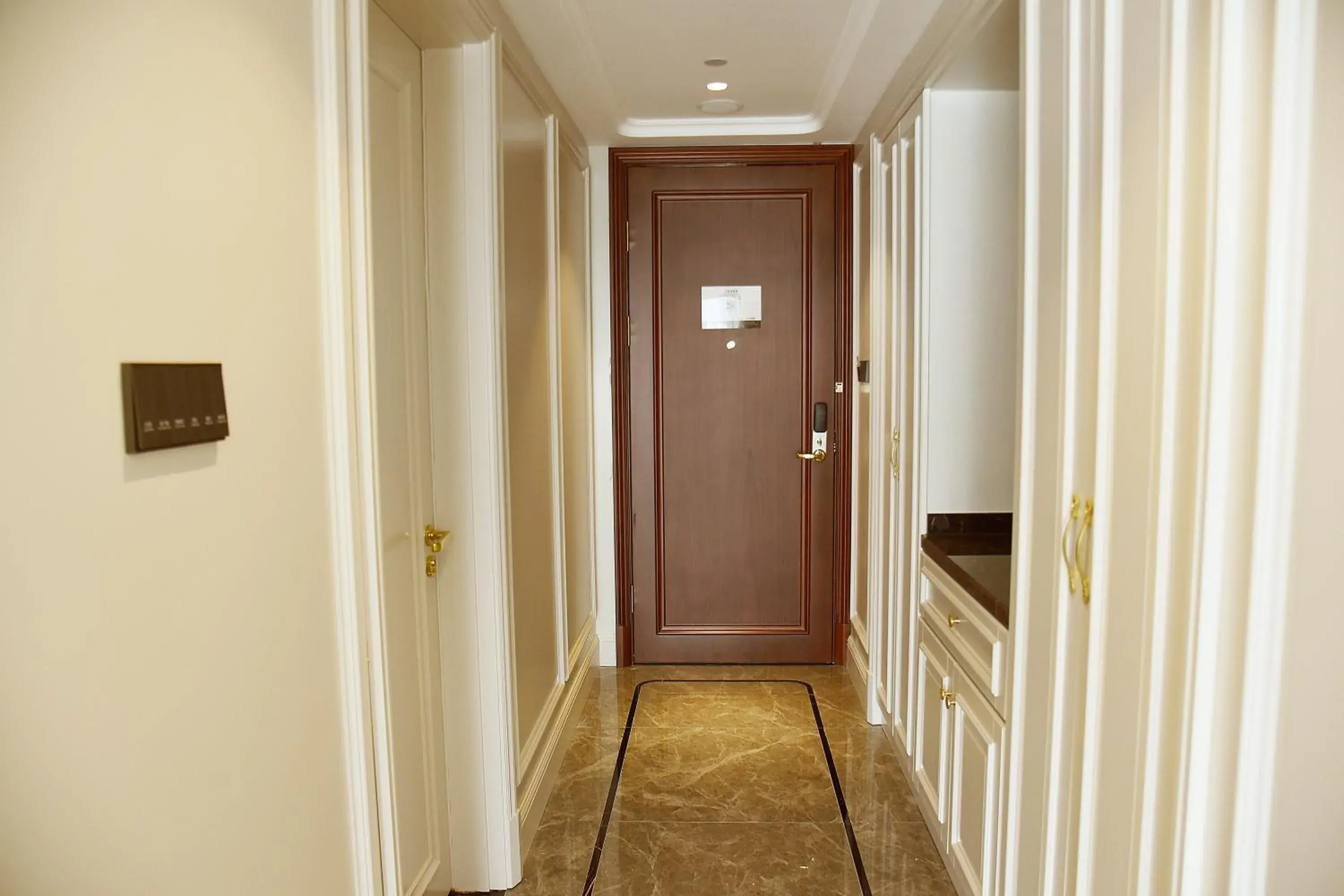 Business King Room - Non-Smoking in Ramada Plaza by Wyndham Wenzhou Business King Room - Non-Smoking in Ramada Plaza by Wyndham Wenzhou