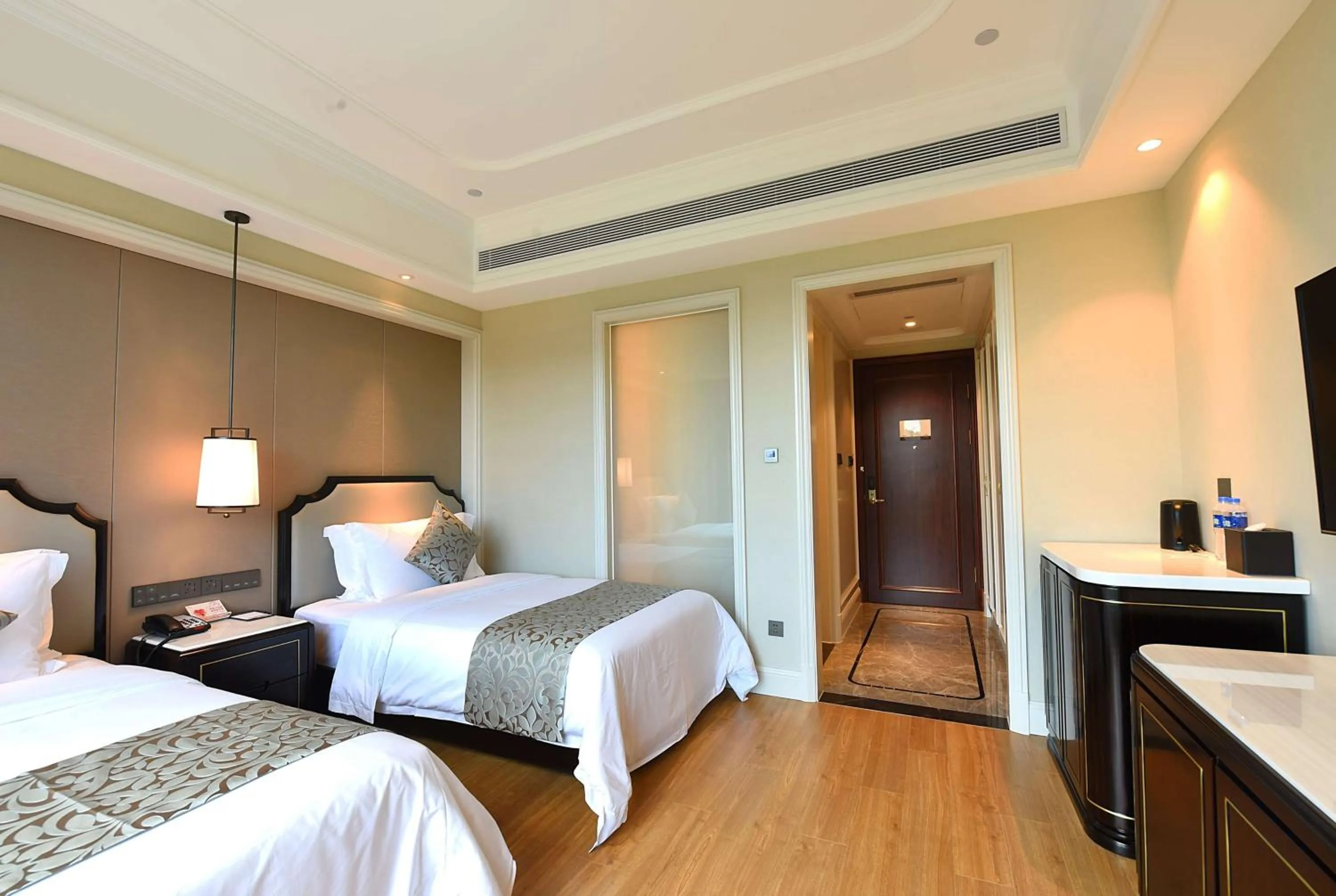 Photo of the whole room, Bed in Ramada Plaza by Wyndham Wenzhou