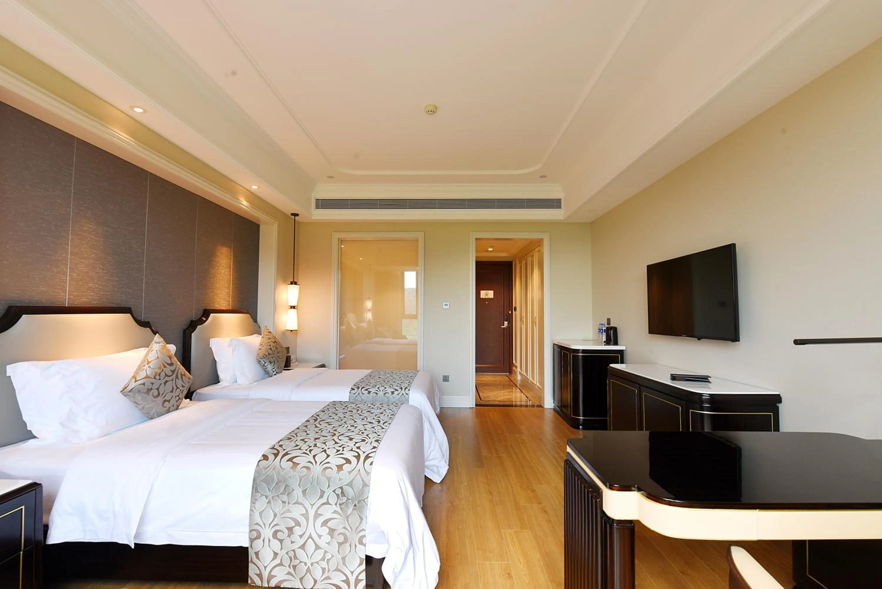 Bed in Ramada Plaza by Wyndham Wenzhou