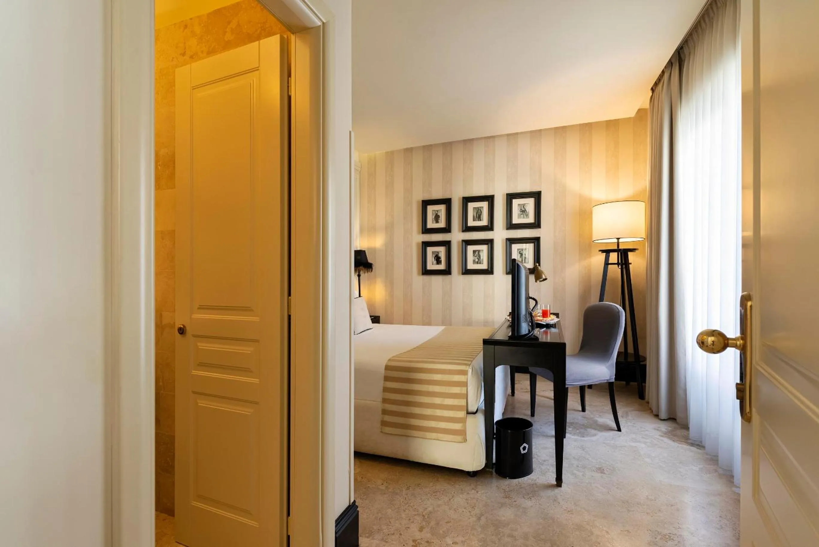 Bedroom, Bed in Profumo Maison Colosseo