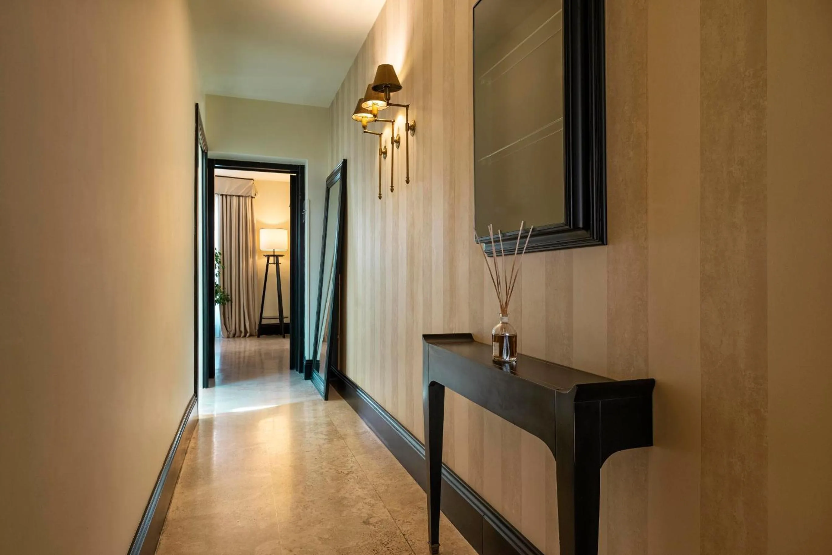 Decorative detail in Profumo Maison Colosseo