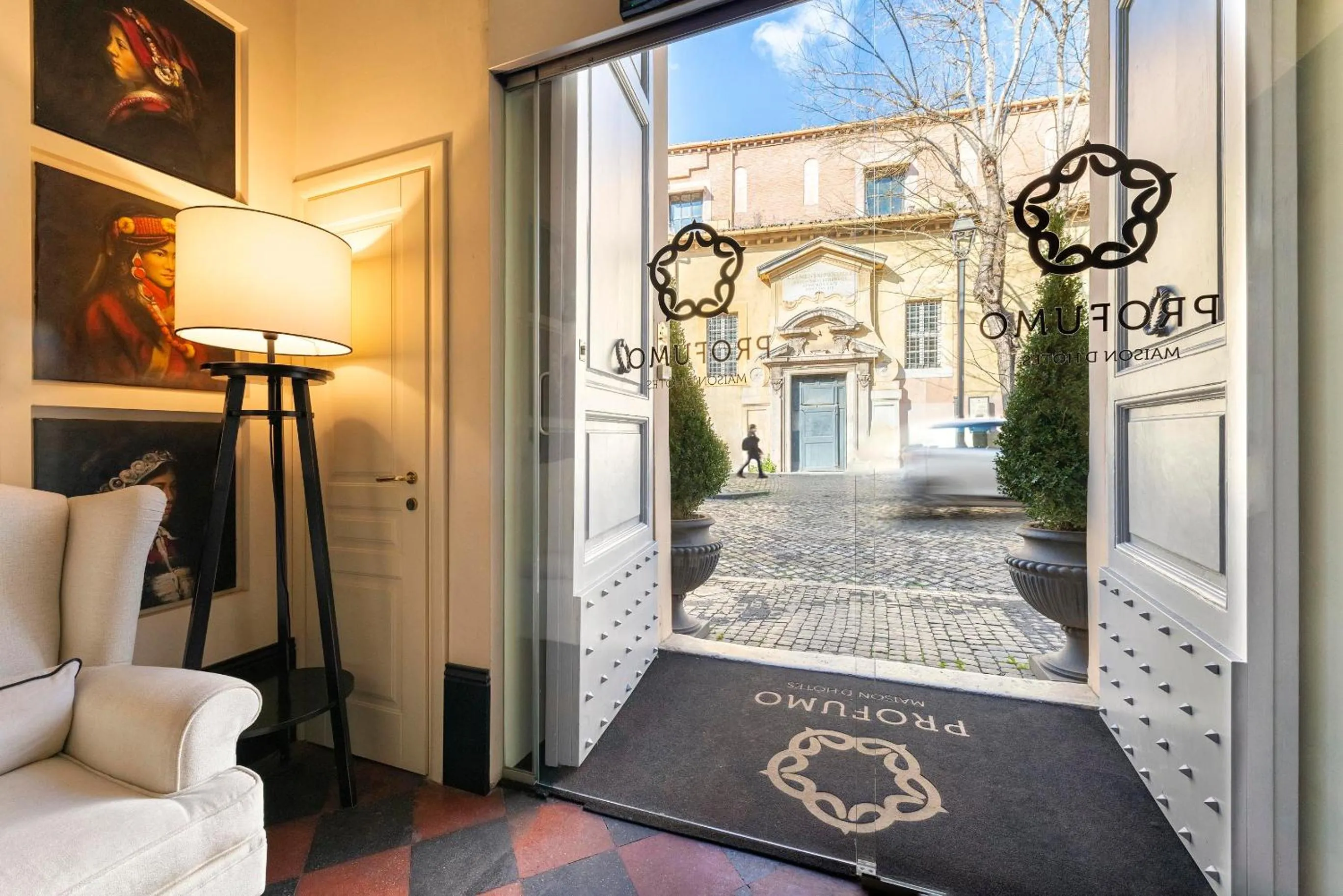 Facade/entrance in Profumo Maison Colosseo