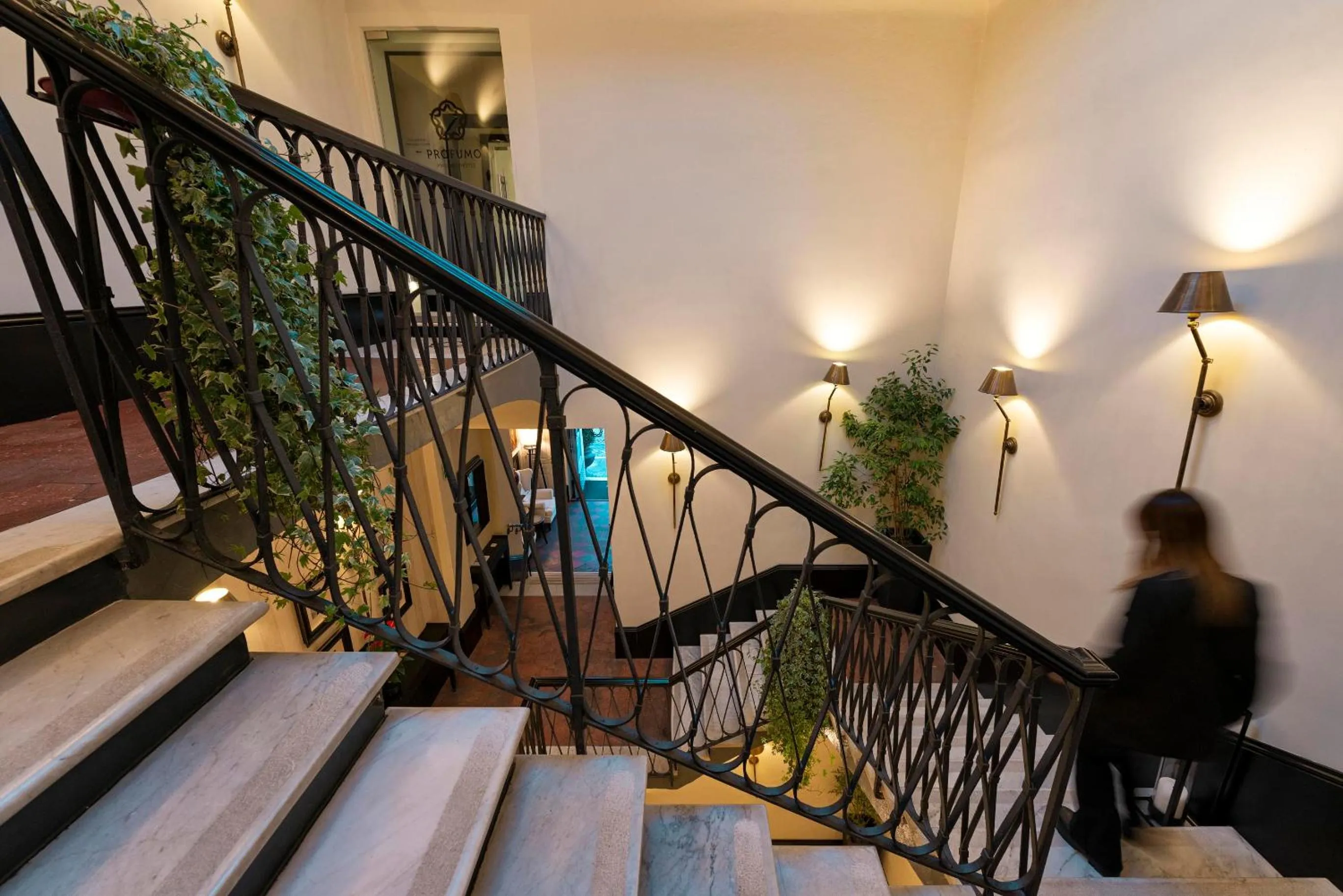 Decorative detail in Profumo Maison Colosseo