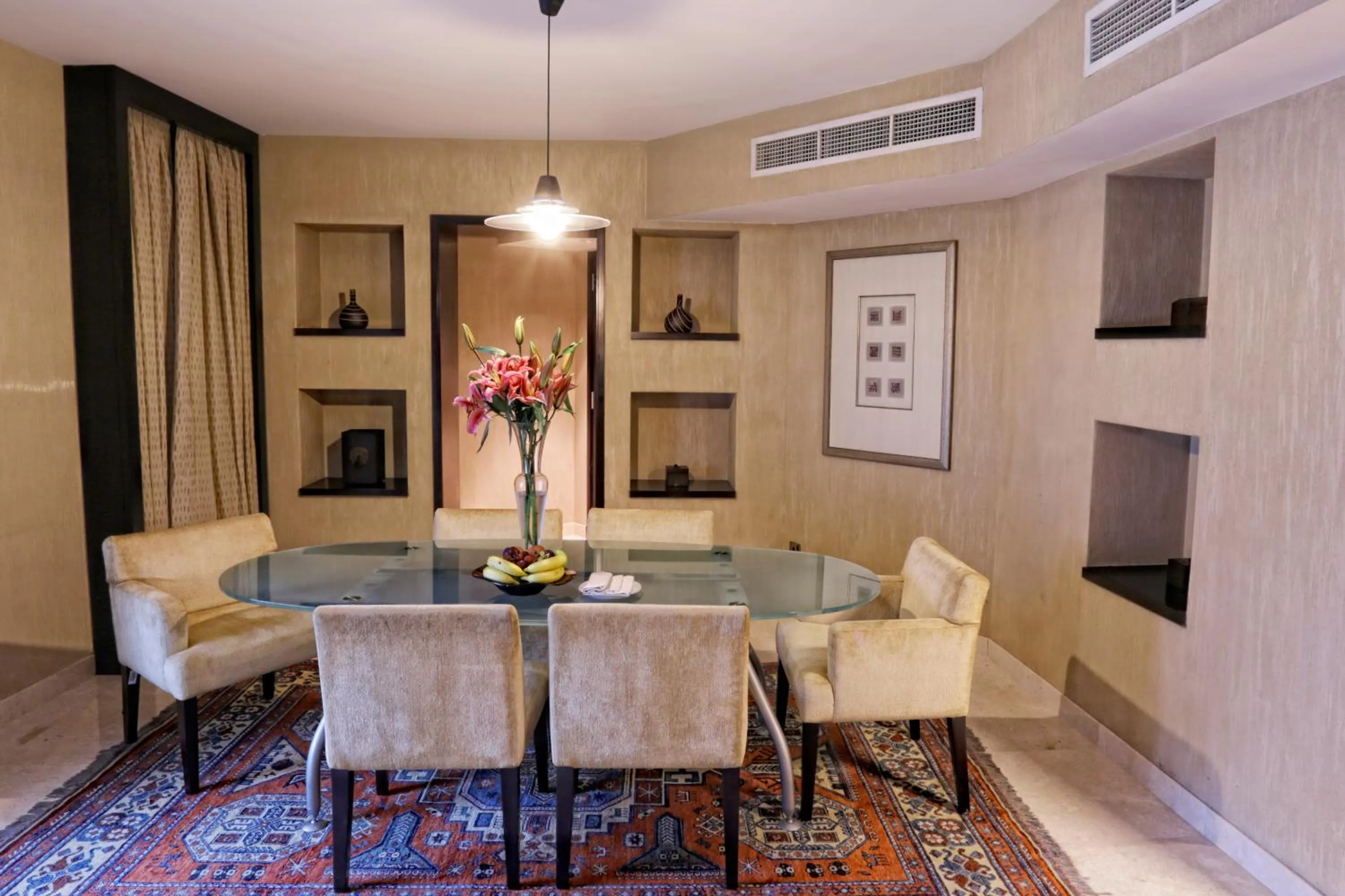 Dining area in Ramada Plaza by Wyndham Dubai Deira