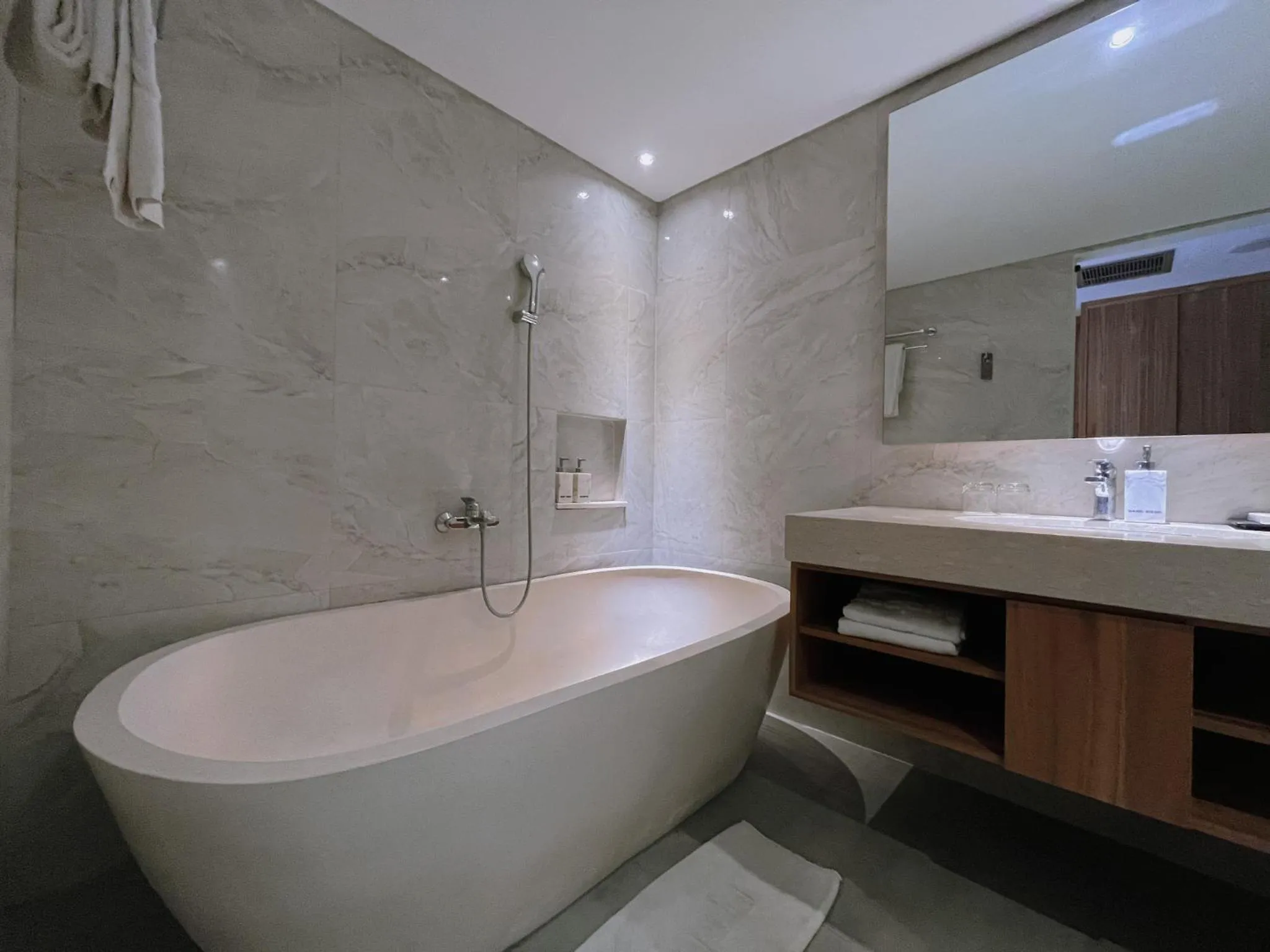 Shower in The Capital Hotel and Resort Seminyak