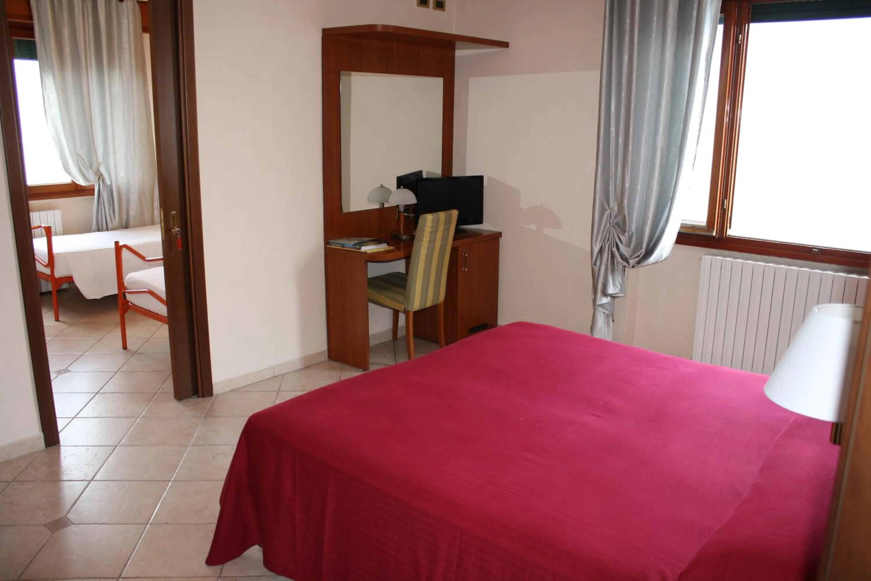 Bedroom, Bed in Albergo Ristorante Punta Dell'Est