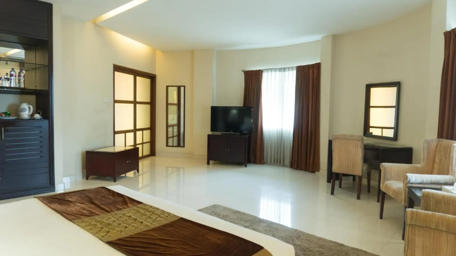 Bed in The Avenue Hotel & Suites