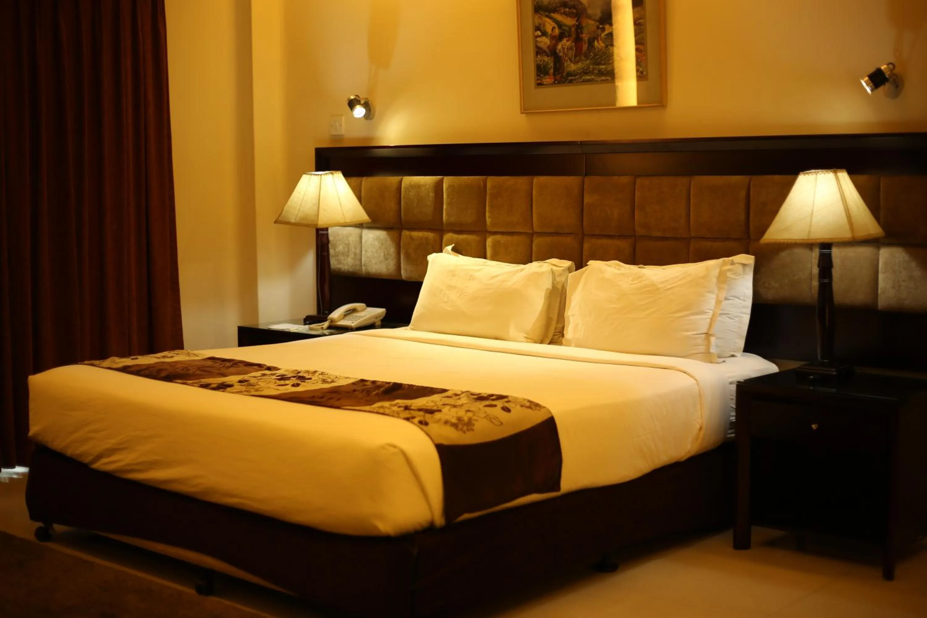 Bed in The Avenue Hotel & Suites