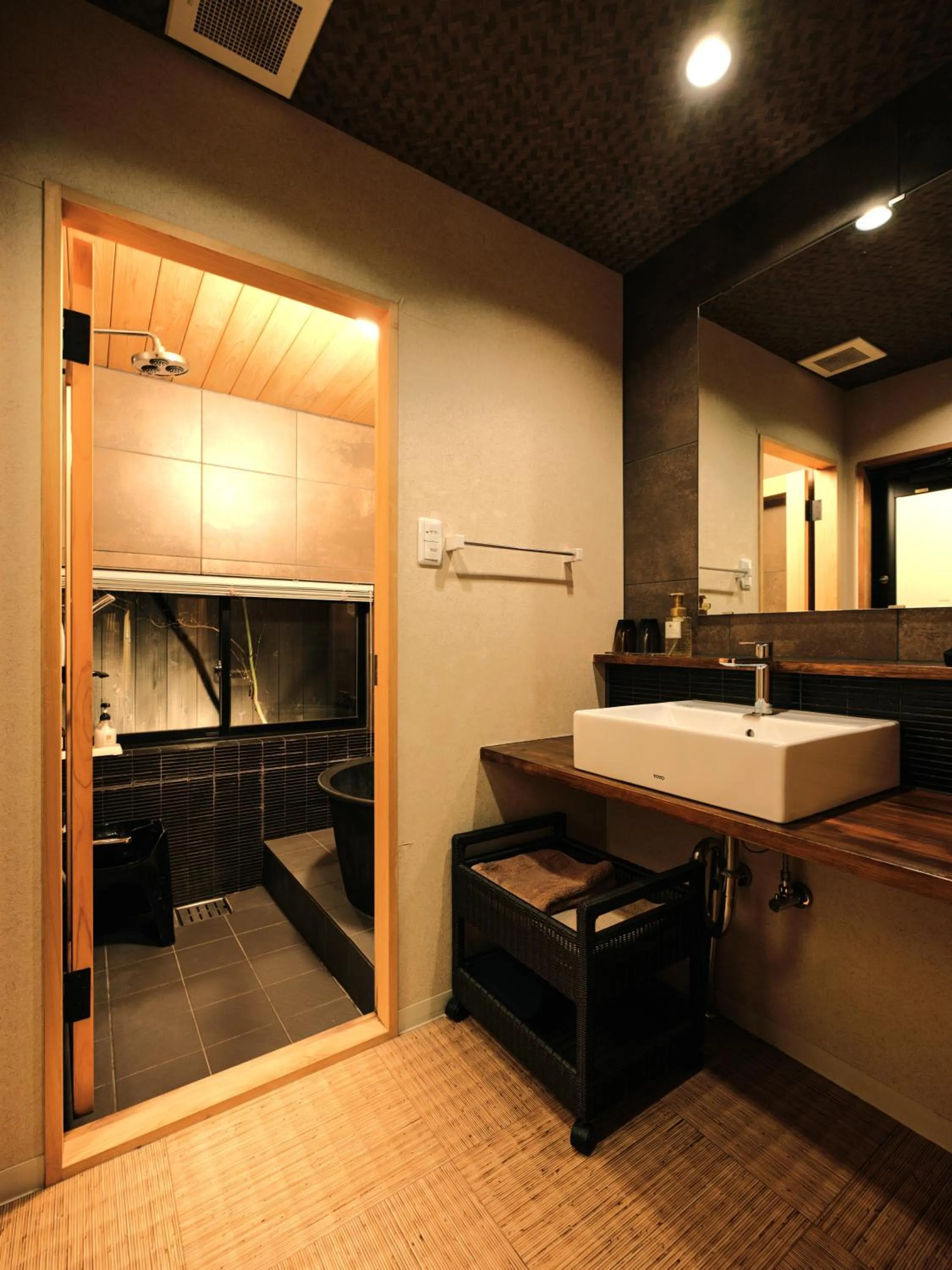 Shower in Tsumugi Horikawakichimonji