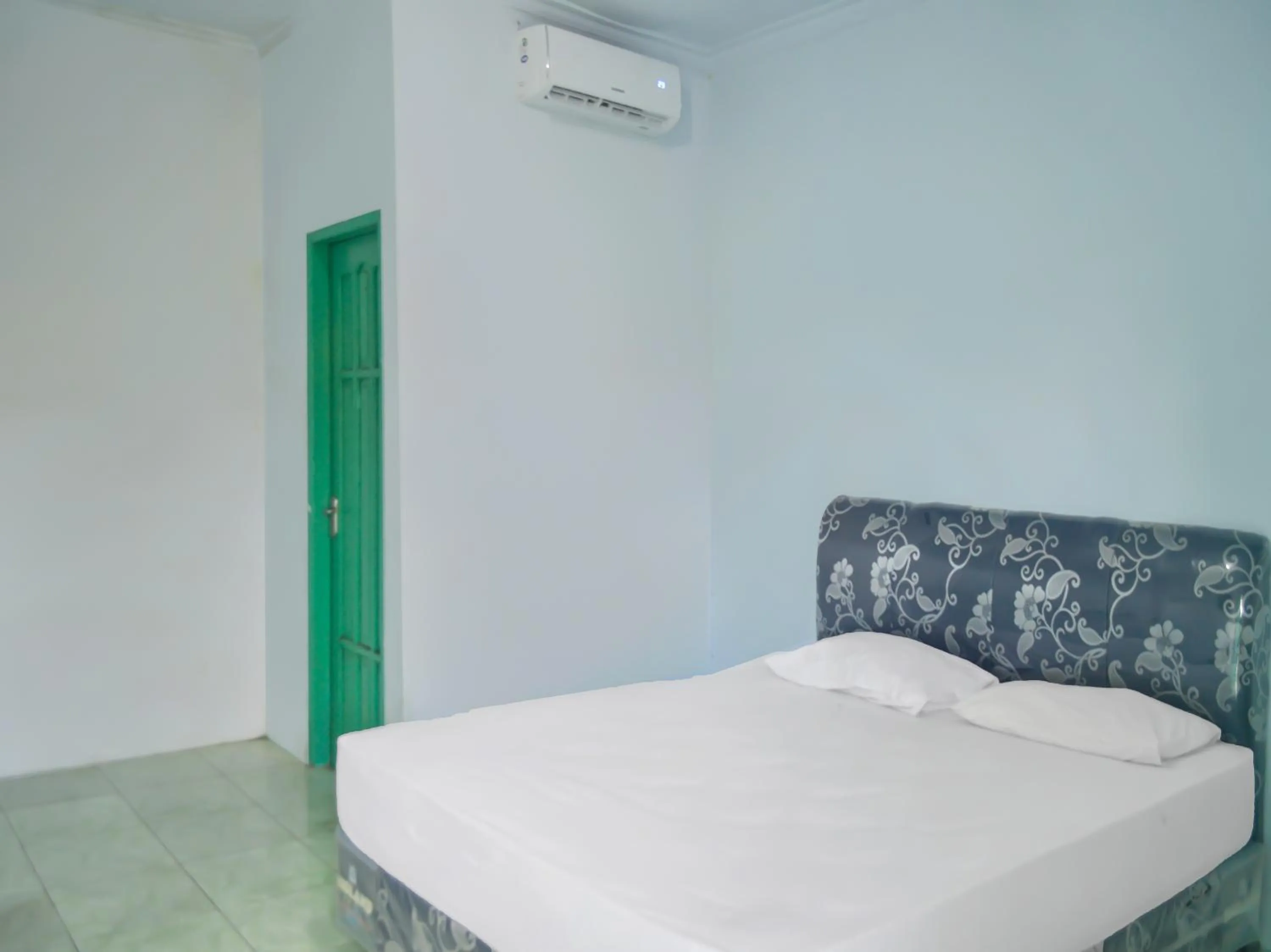 Bedroom in OYO 1745 Guest House Nur Aziziah Syariah 2