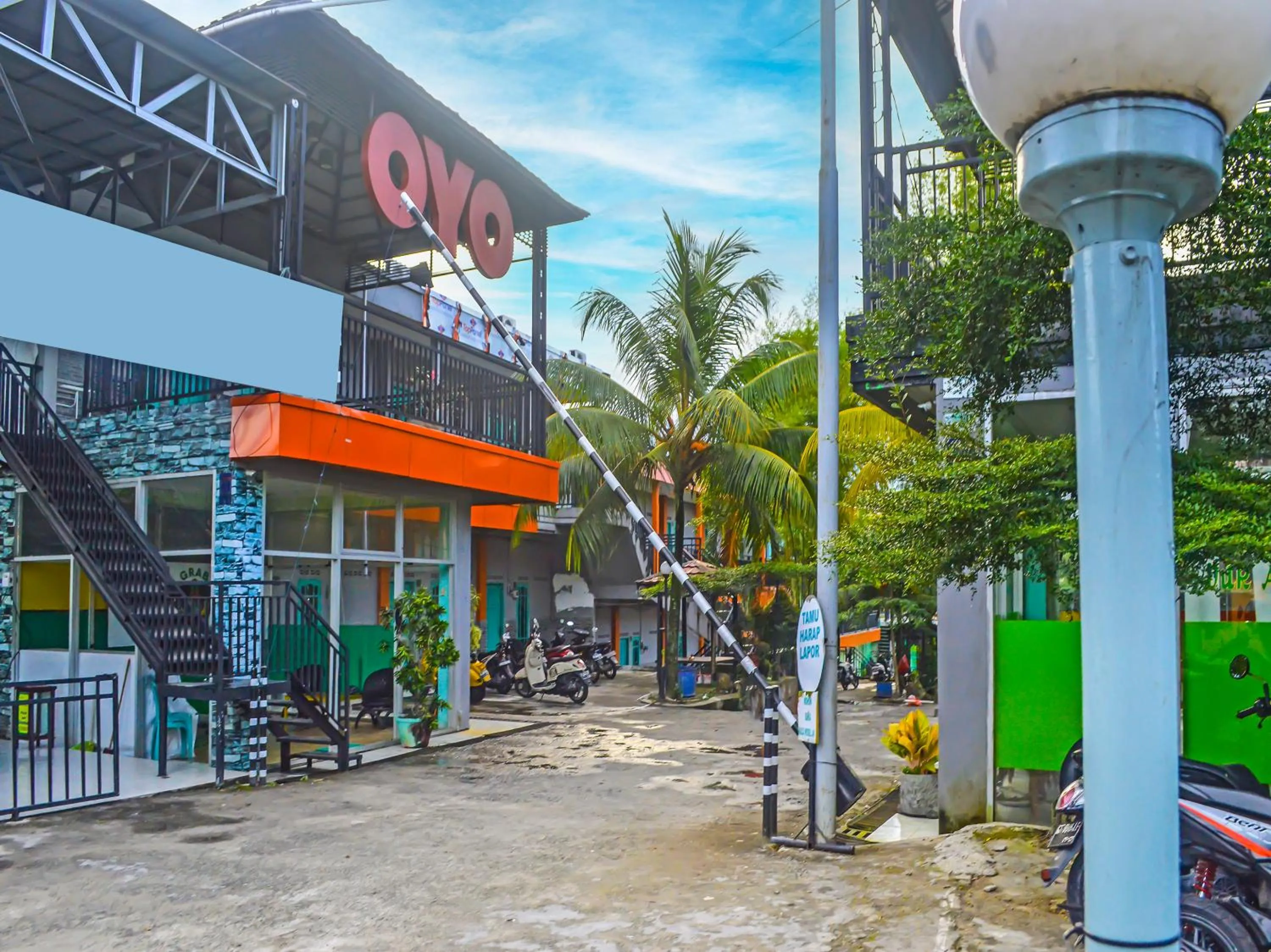 Property building in OYO 1745 Guest House Nur Aziziah Syariah 2