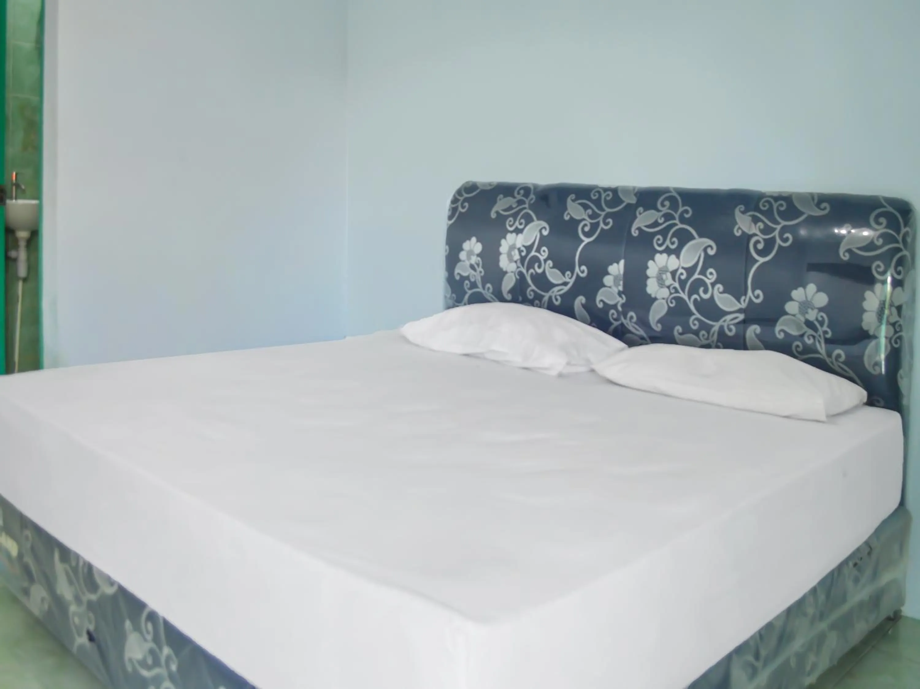 Bedroom in OYO 1745 Guest House Nur Aziziah Syariah 2