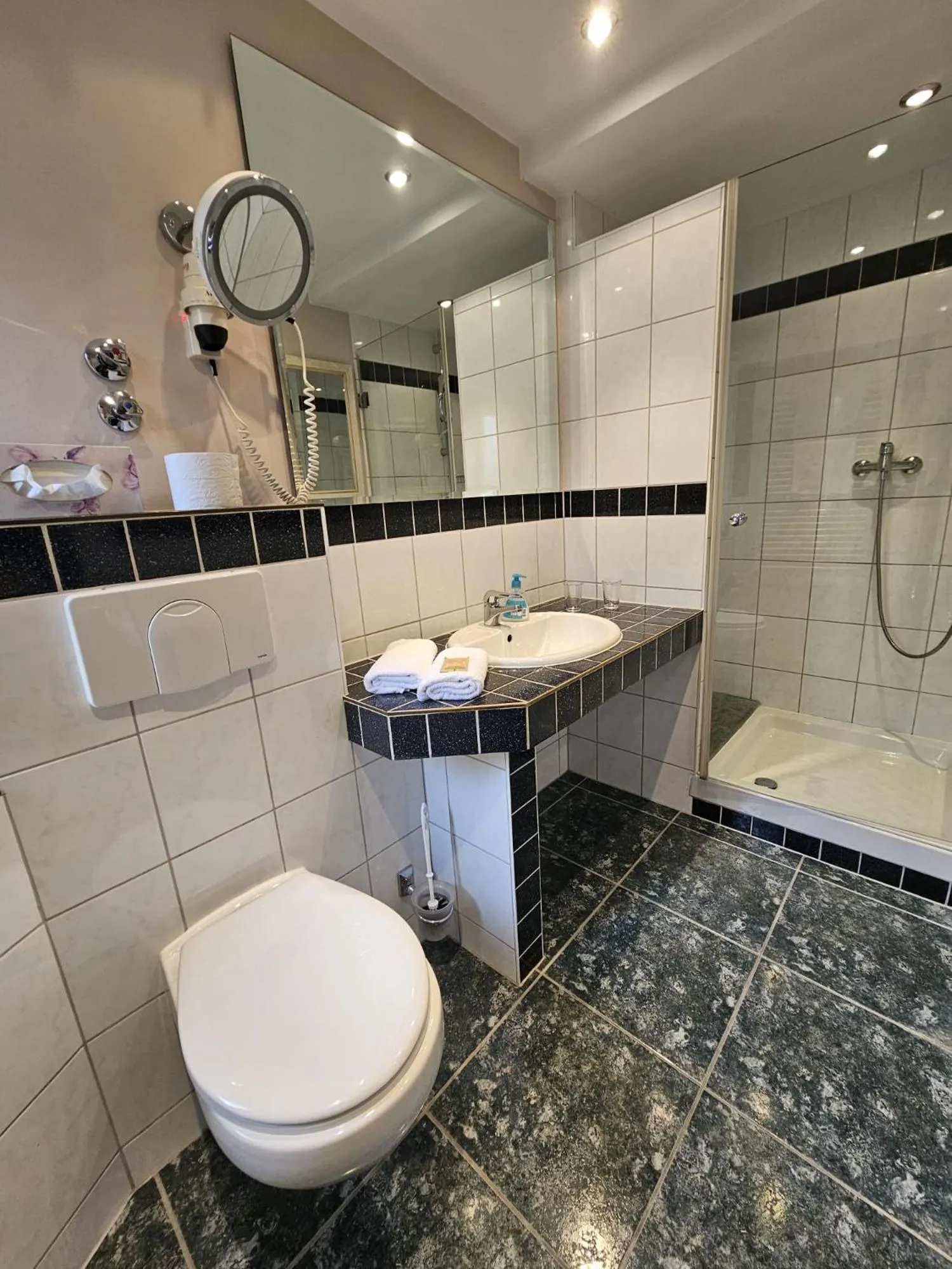 Bathroom in MALEPARTUS