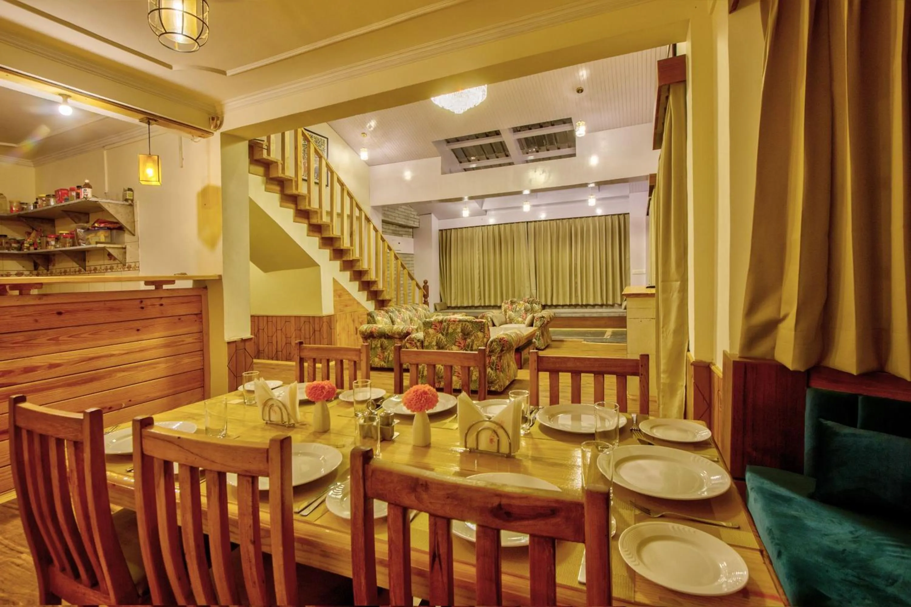 Dining area in Baan by Snow City Farm