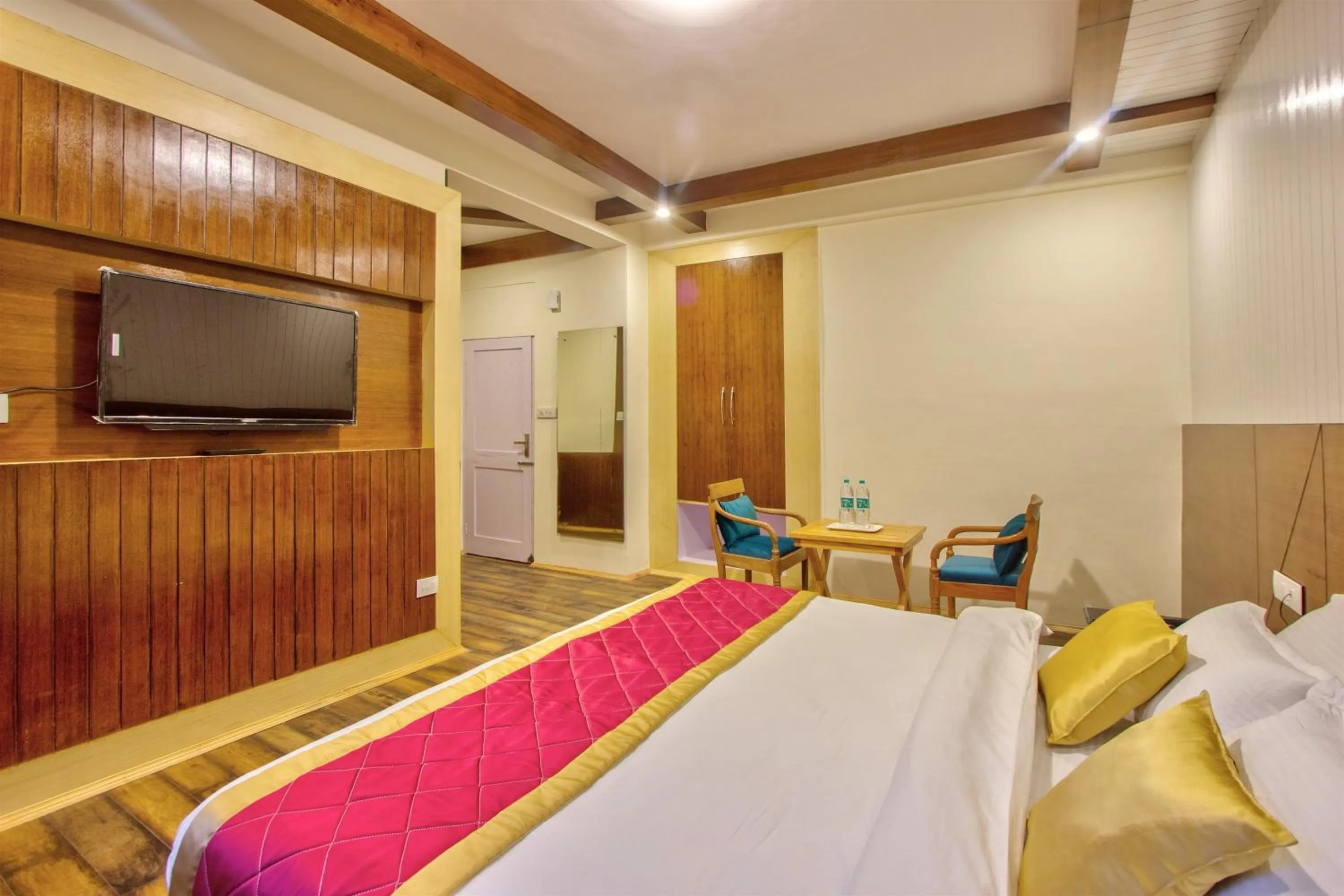 Photo of the whole room in Baan by Snow City Farm