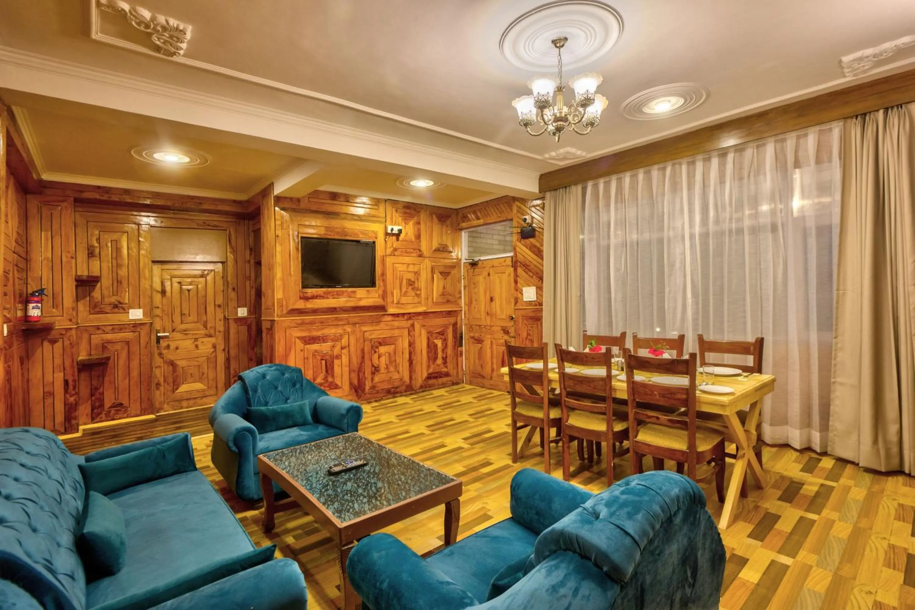 Living room in Baan by Snow City Farm