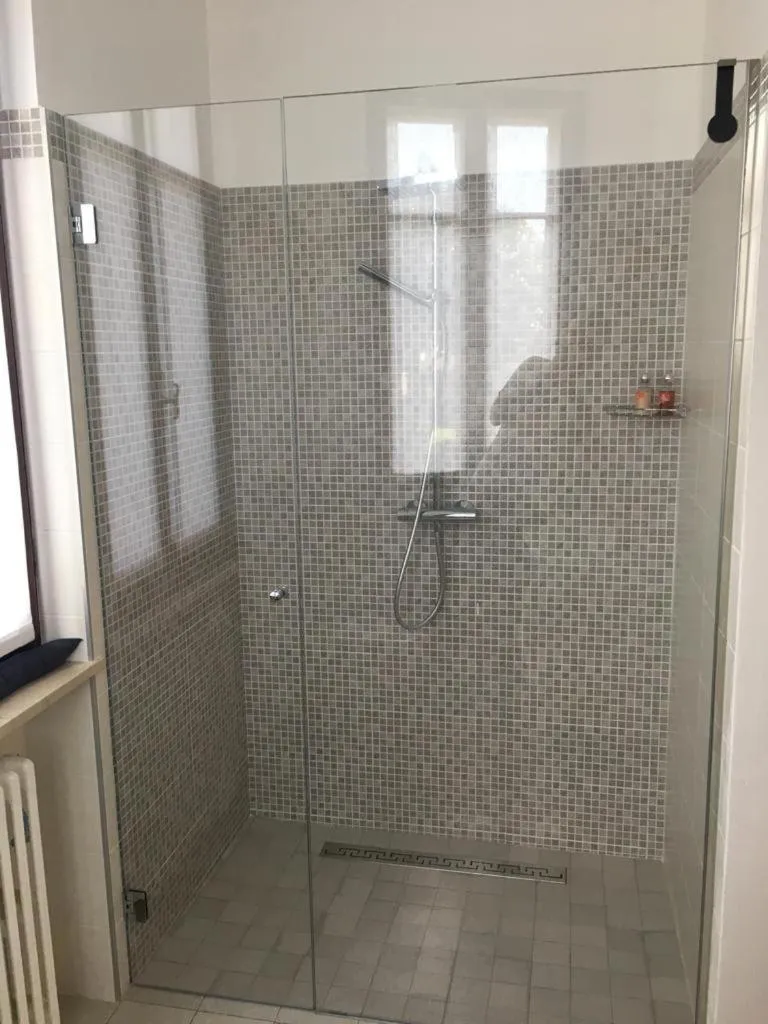 Shower in il Motto di Tommy