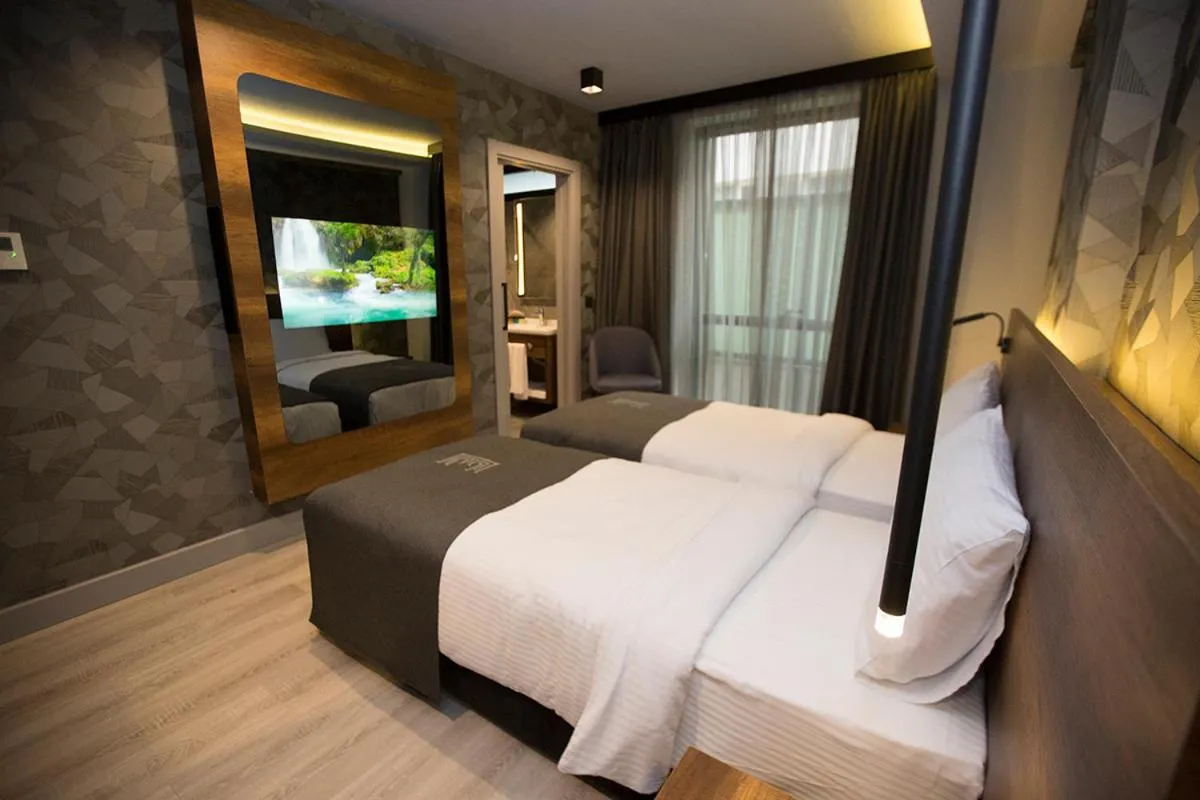 Photo of the whole room, Bed in Emens hotel