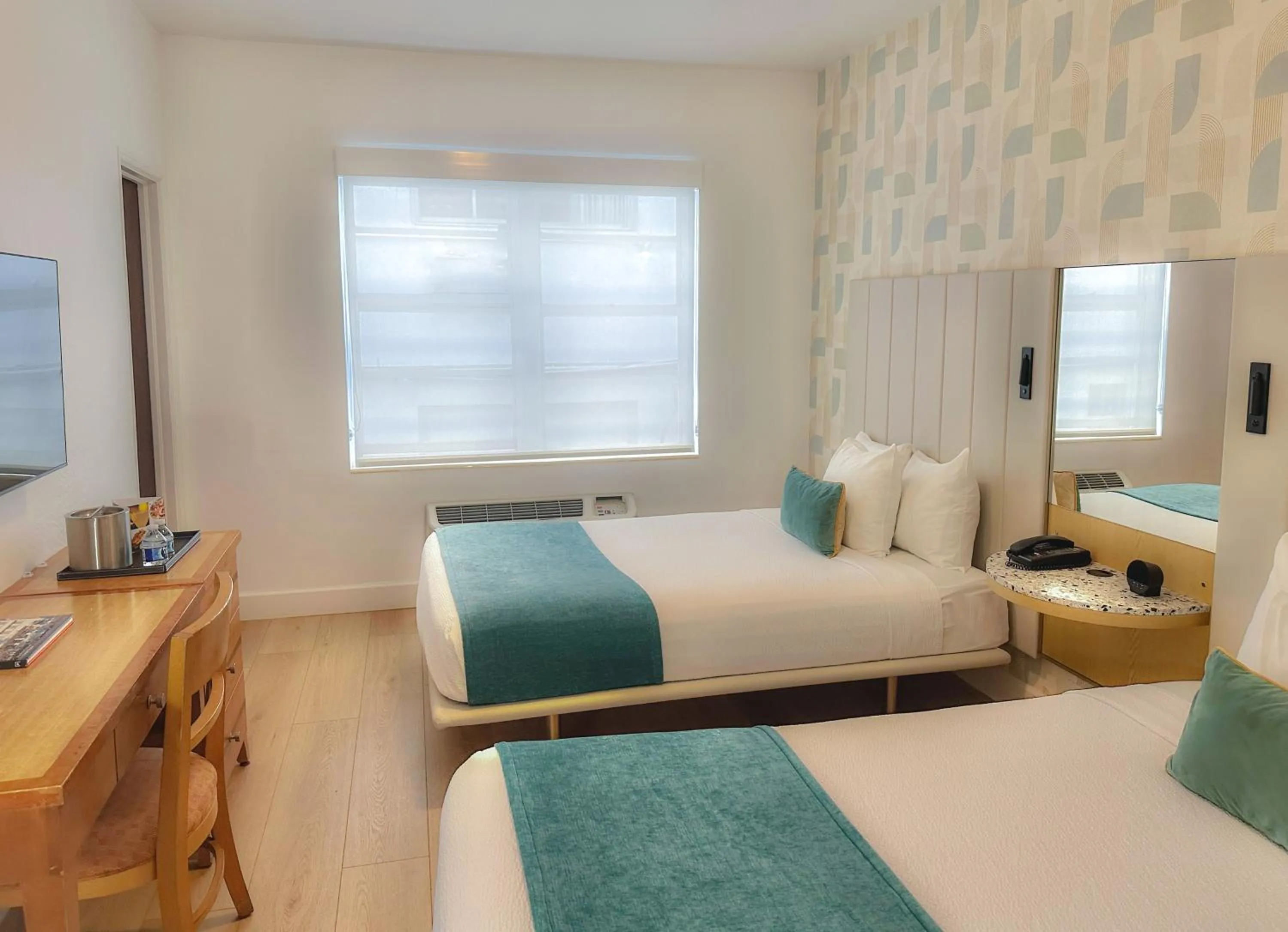 Photo of the whole room, Bed in Avalon Hotel