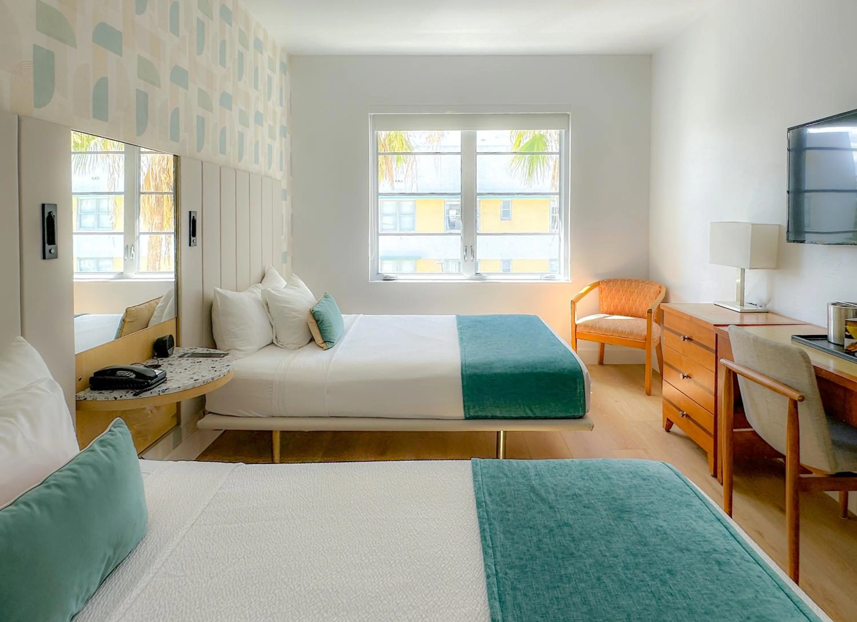 Photo of the whole room, Bed in Avalon Hotel