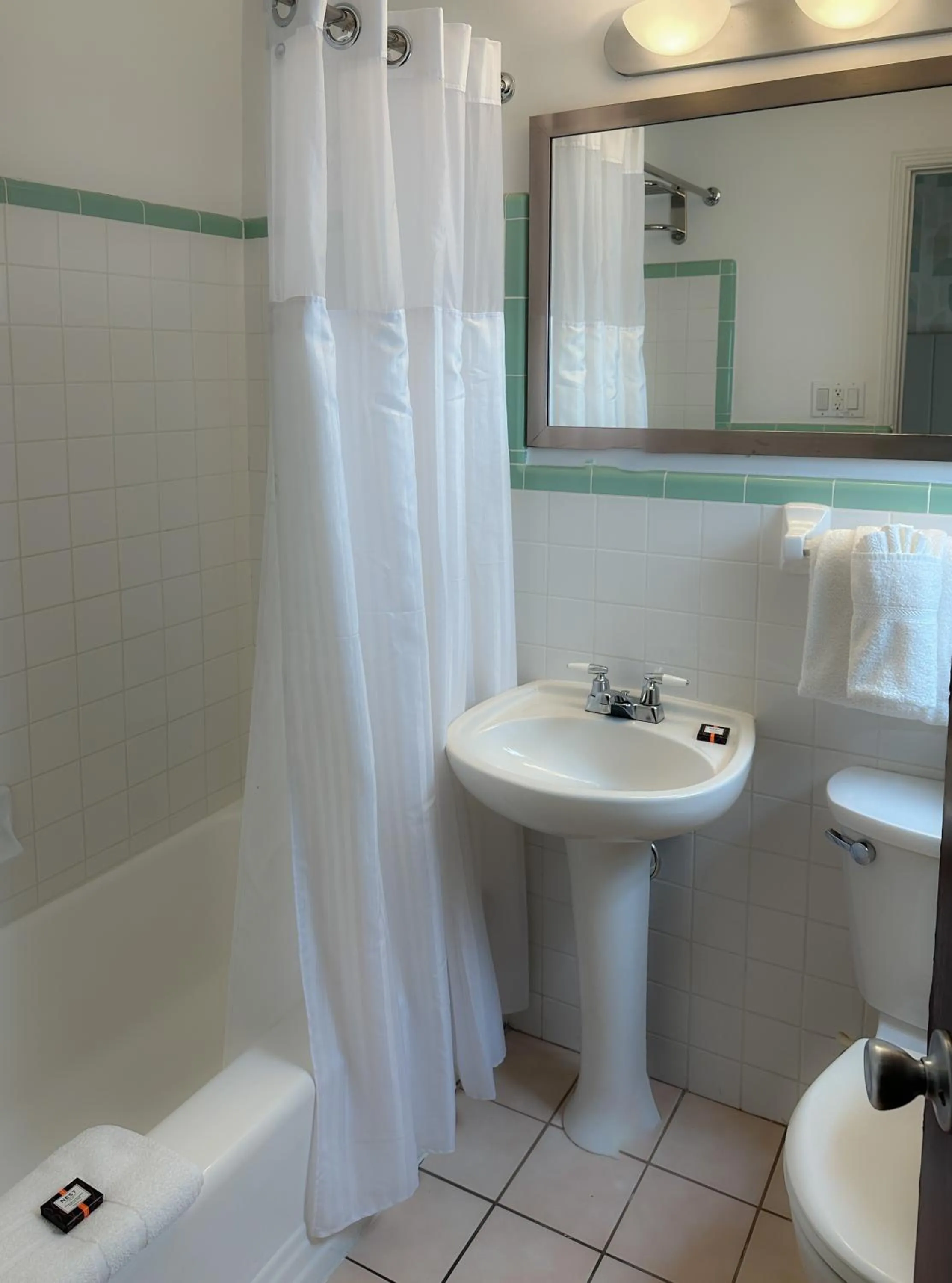 Bathroom in Avalon Hotel