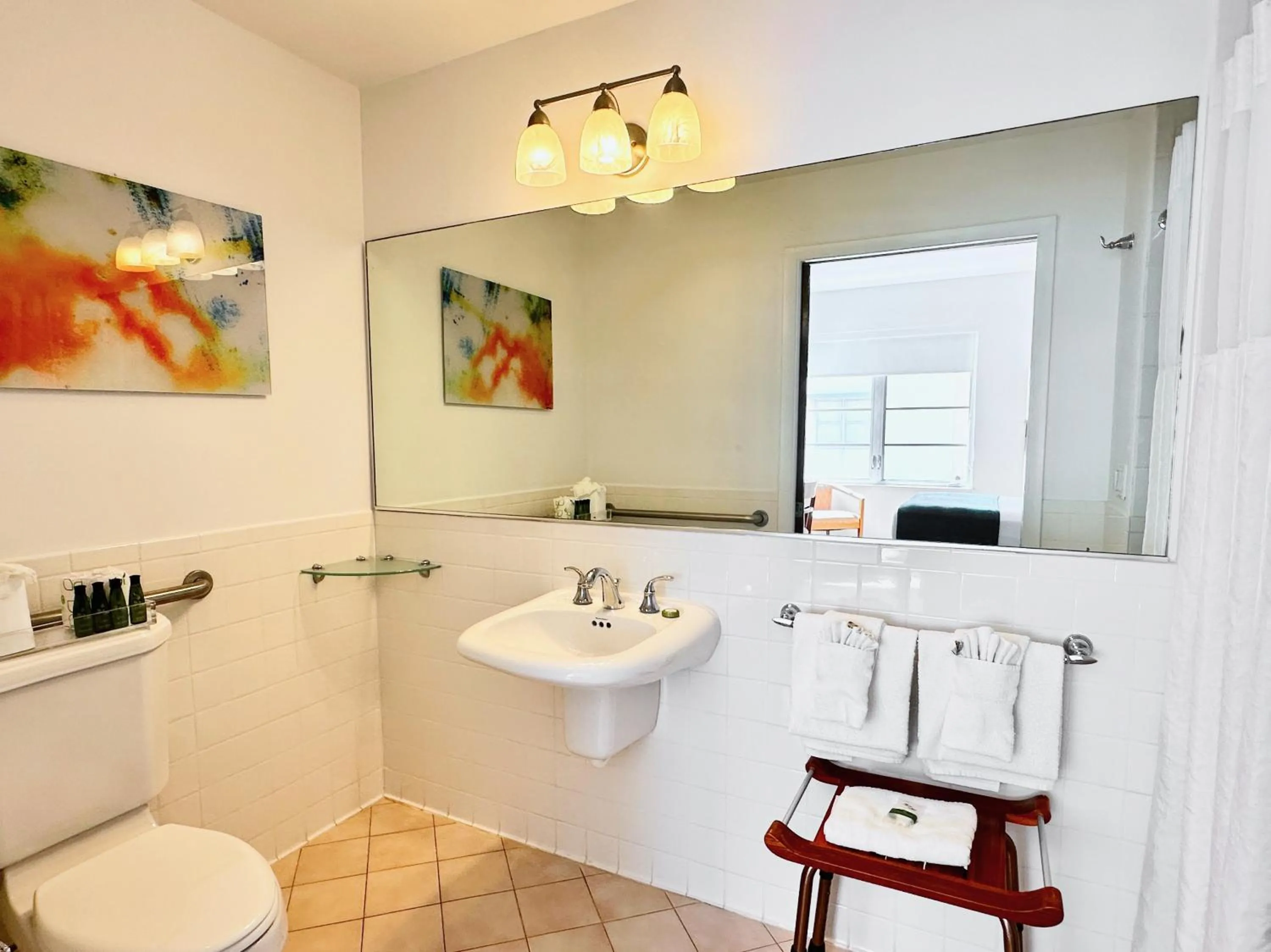 Bathroom in Avalon Hotel