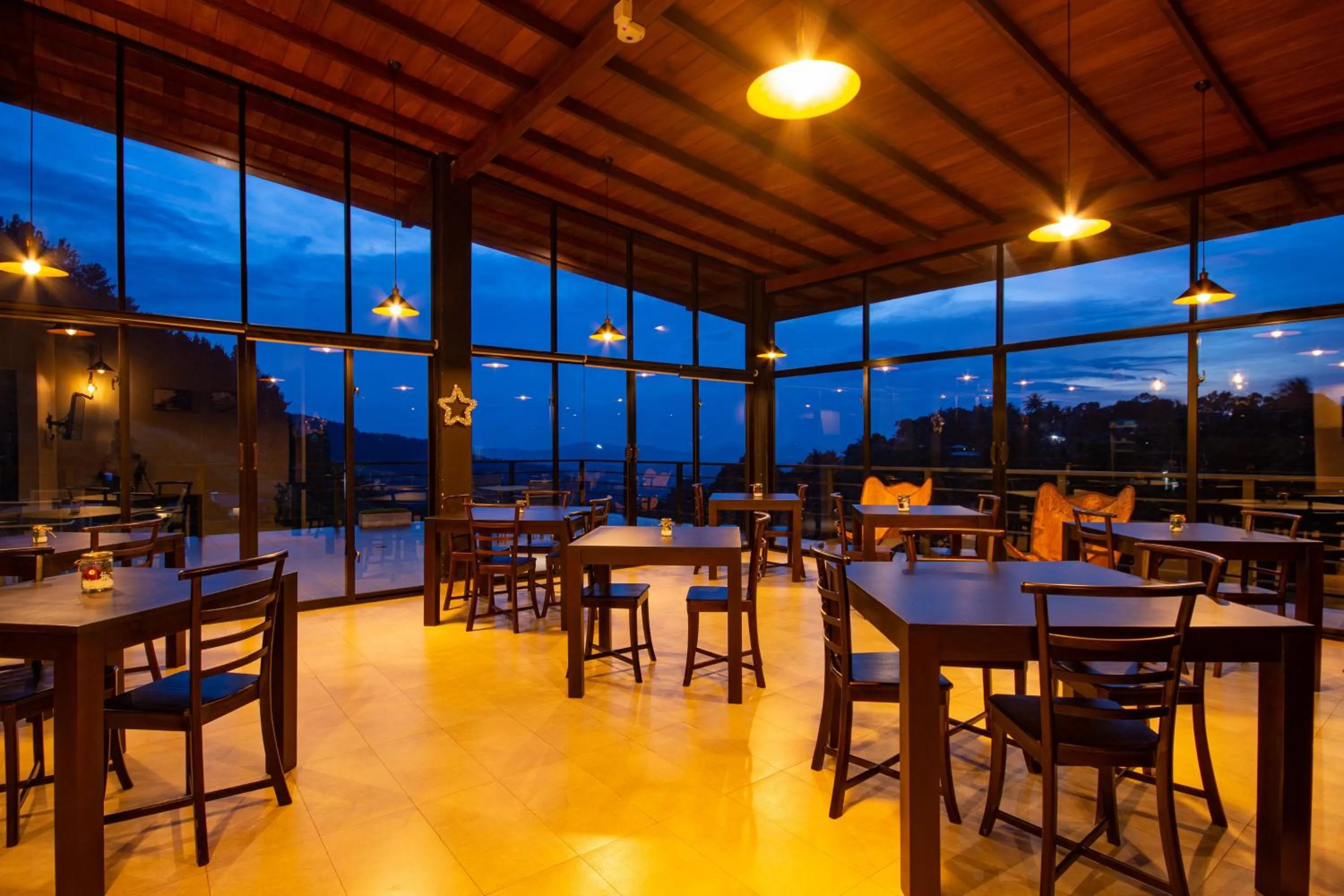 Restaurant/places to eat in Pine Hill Residence