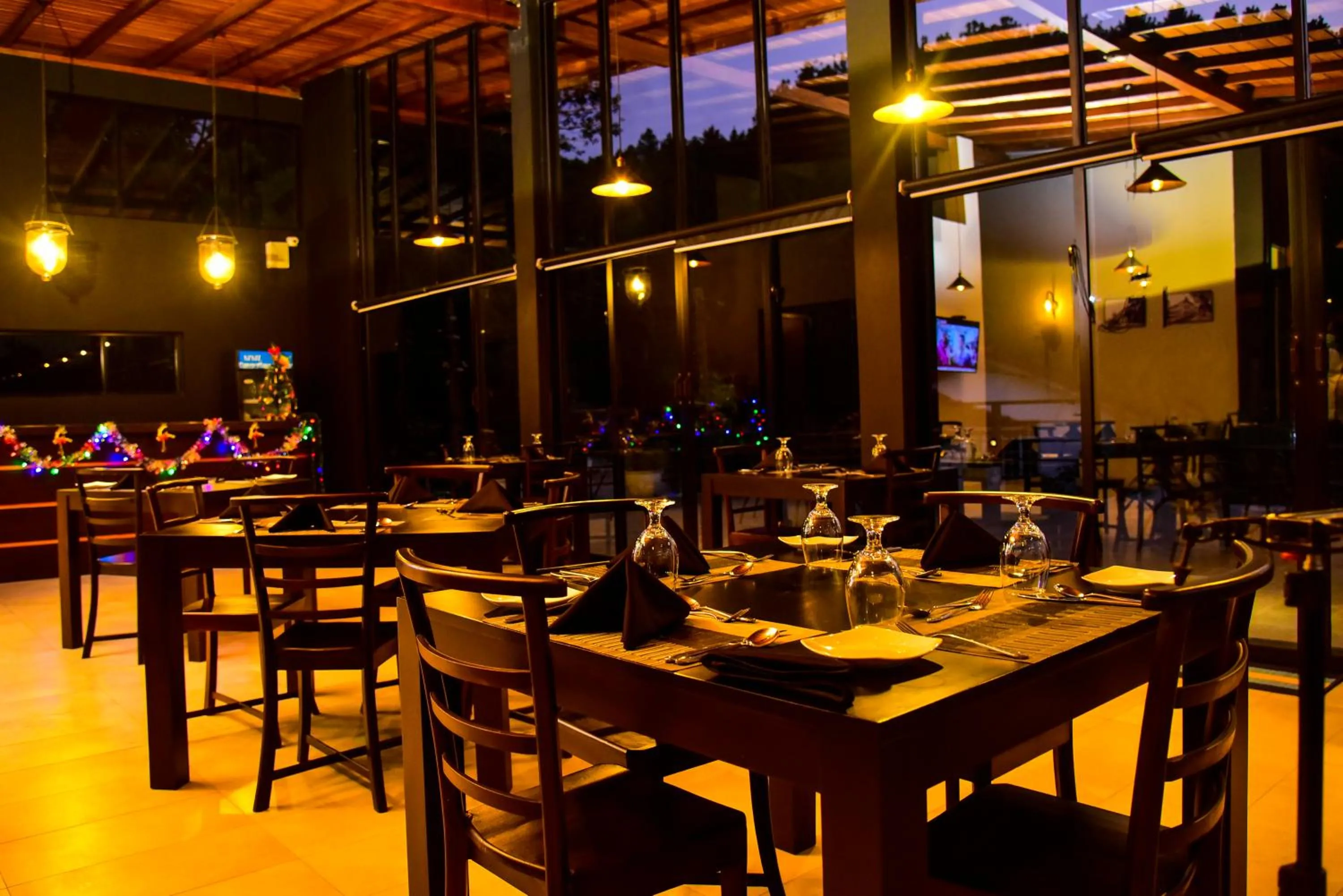 Restaurant/places to eat in Pine Hill Residence