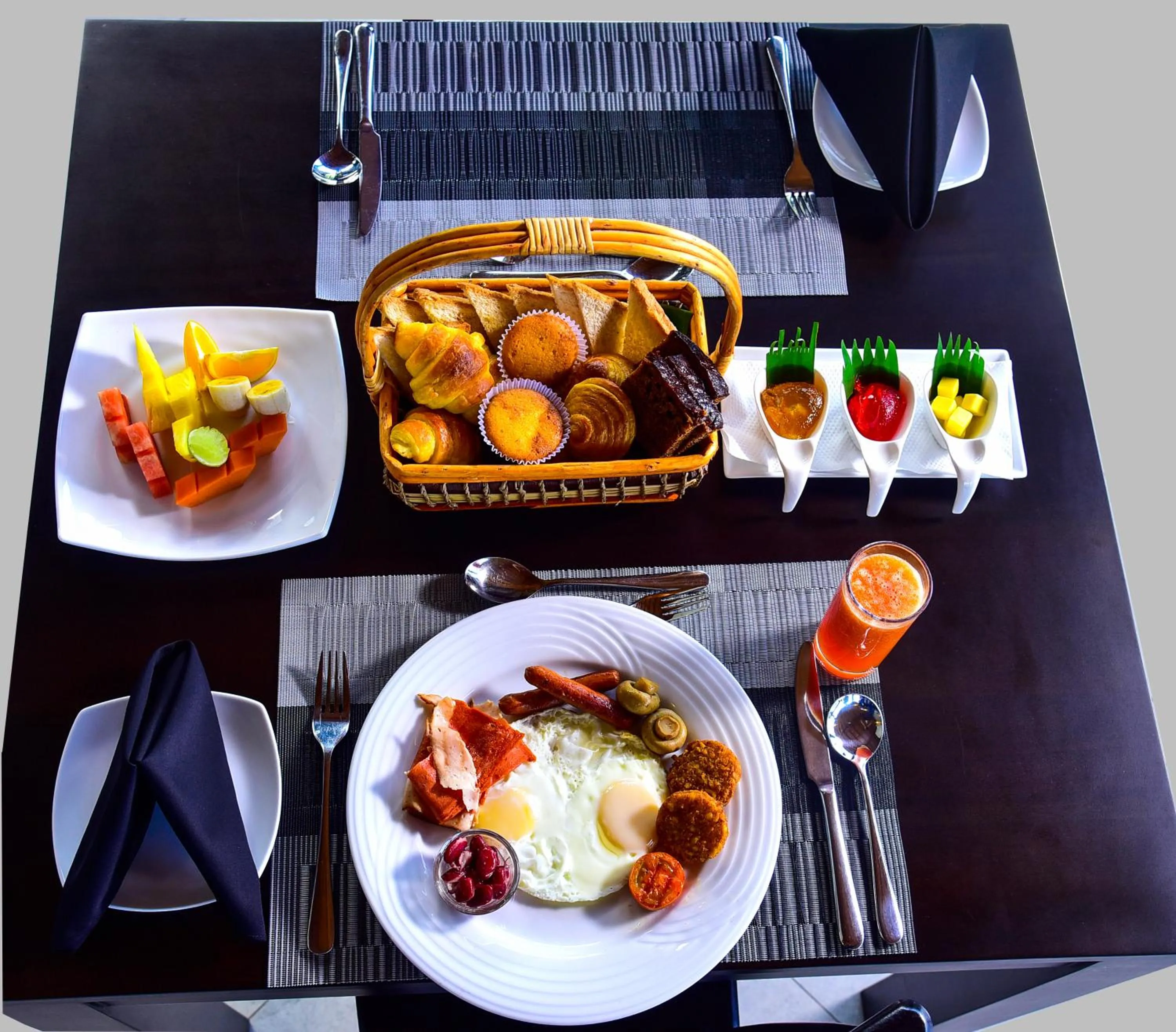 Restaurant/places to eat in Pine Hill Residence