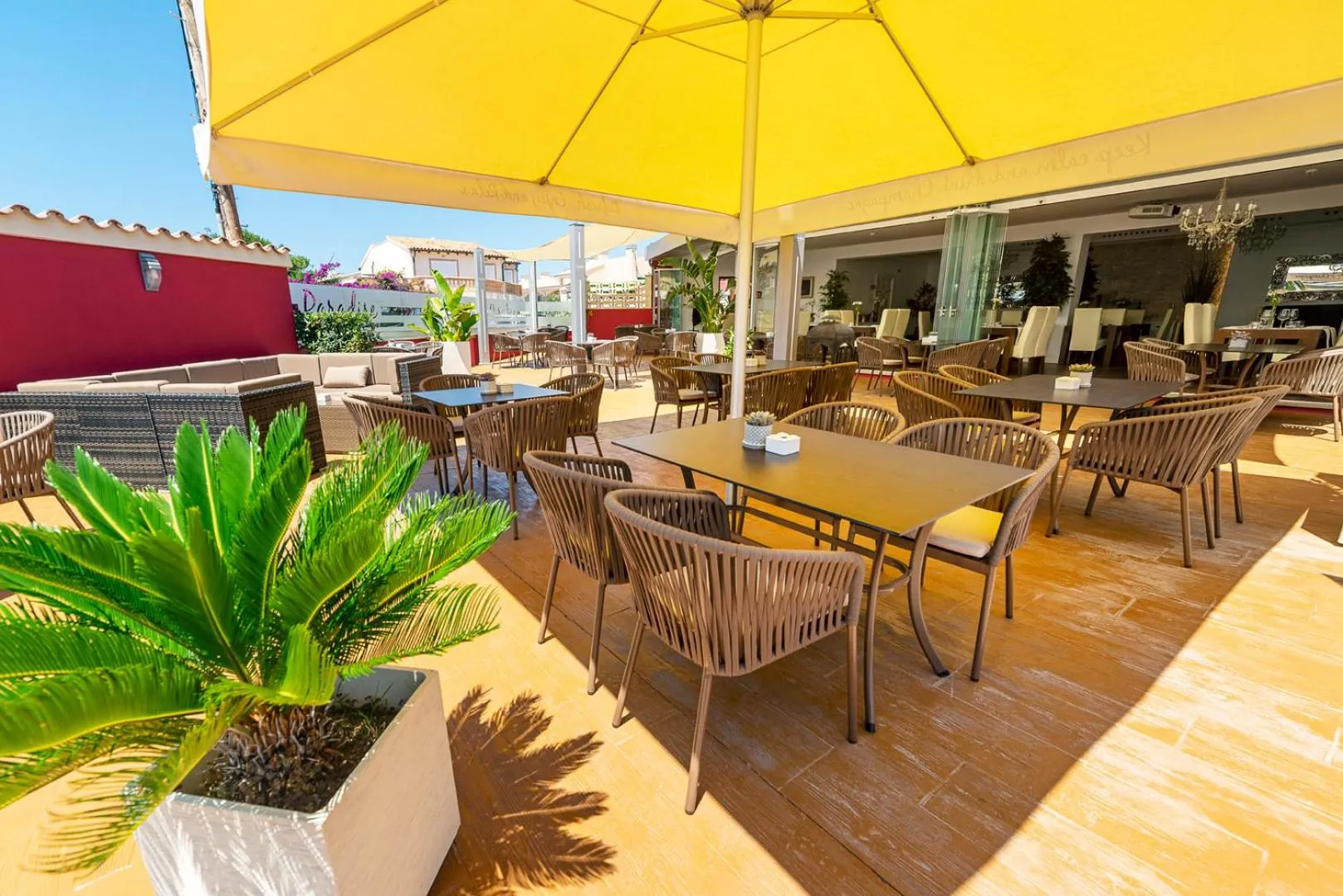 Restaurant/places to eat in Hotel Paradise Residencial