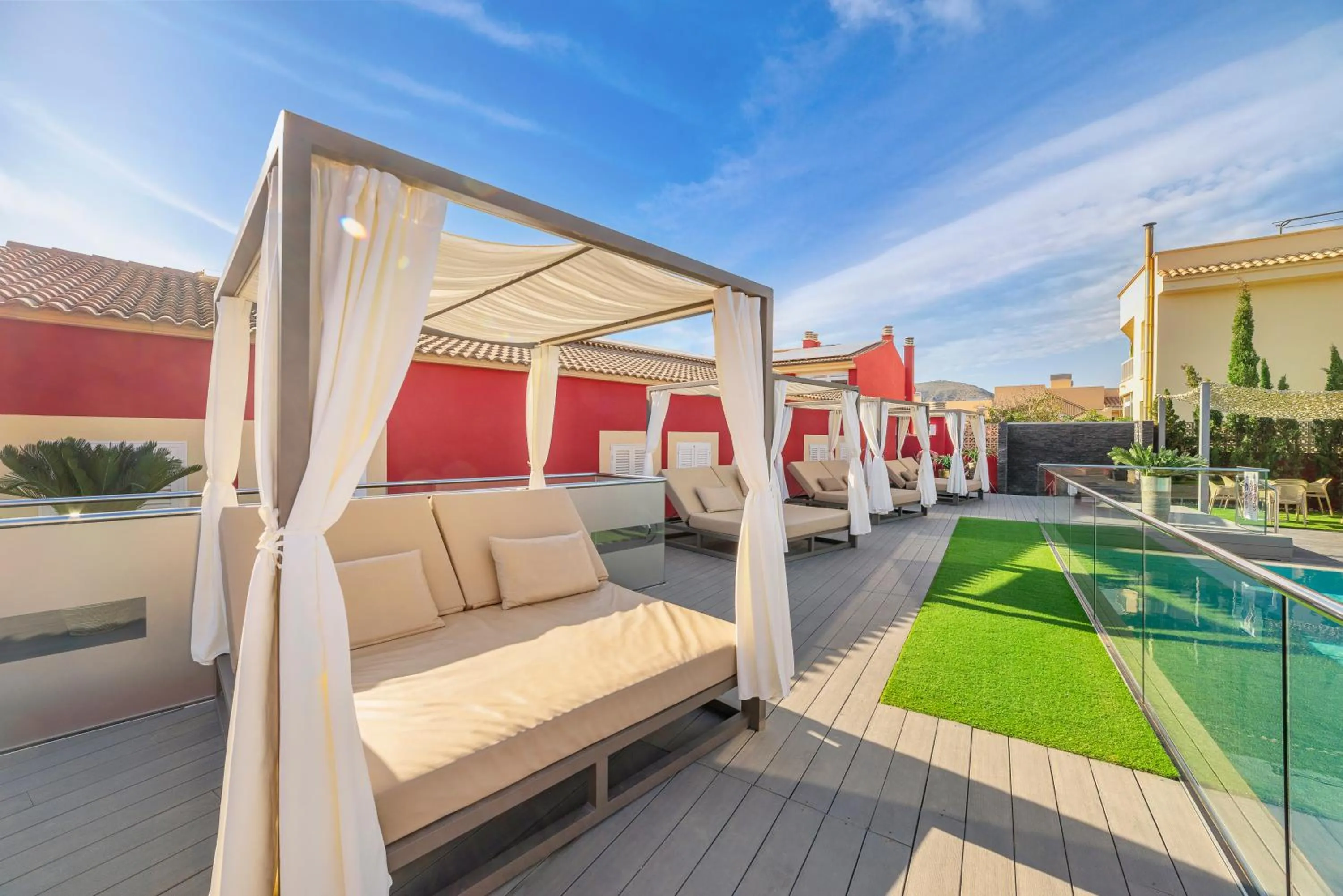 Swimming pool in Hotel Paradise Residencial