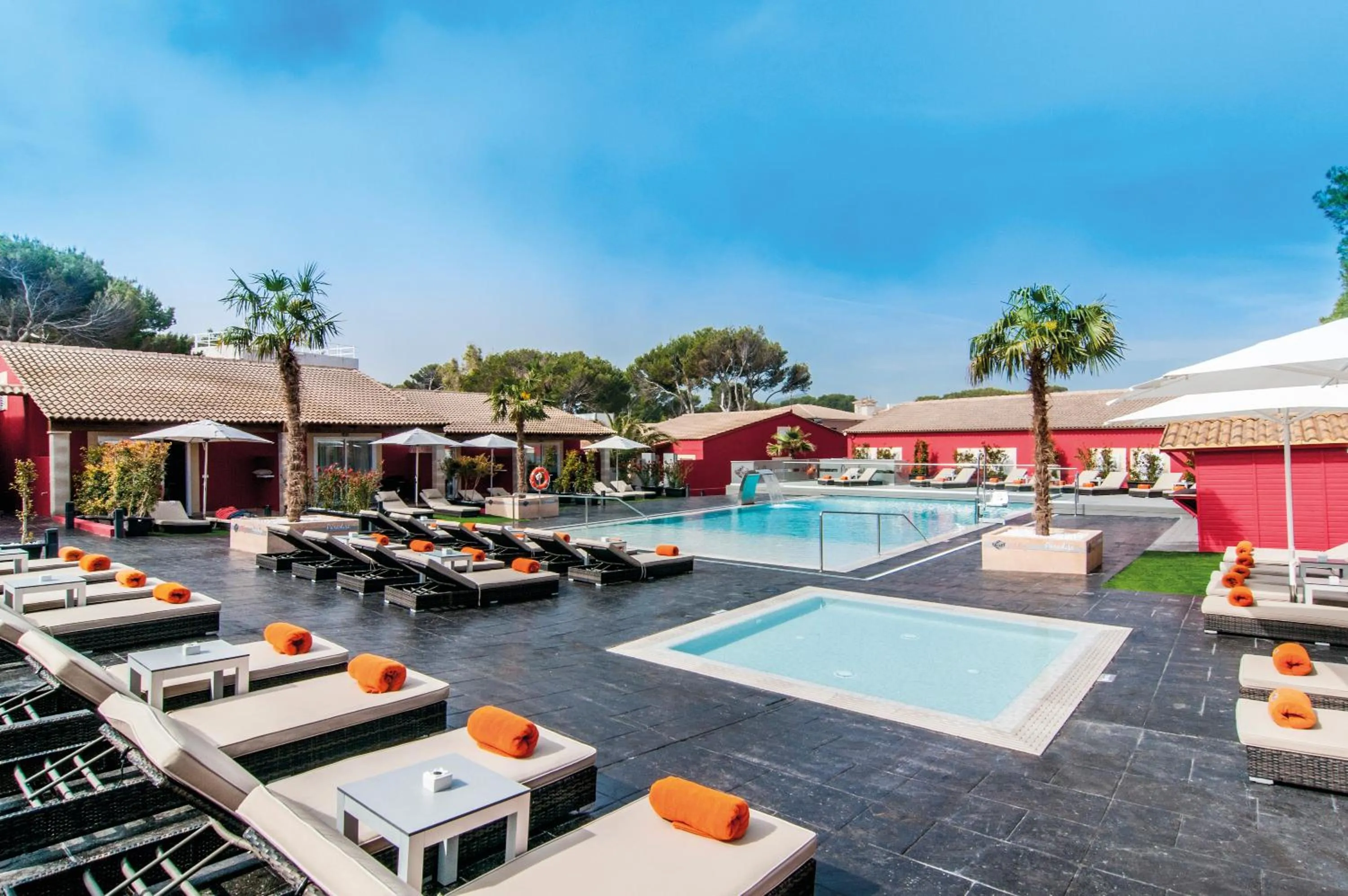 Pool view in Hotel Paradise Residencial