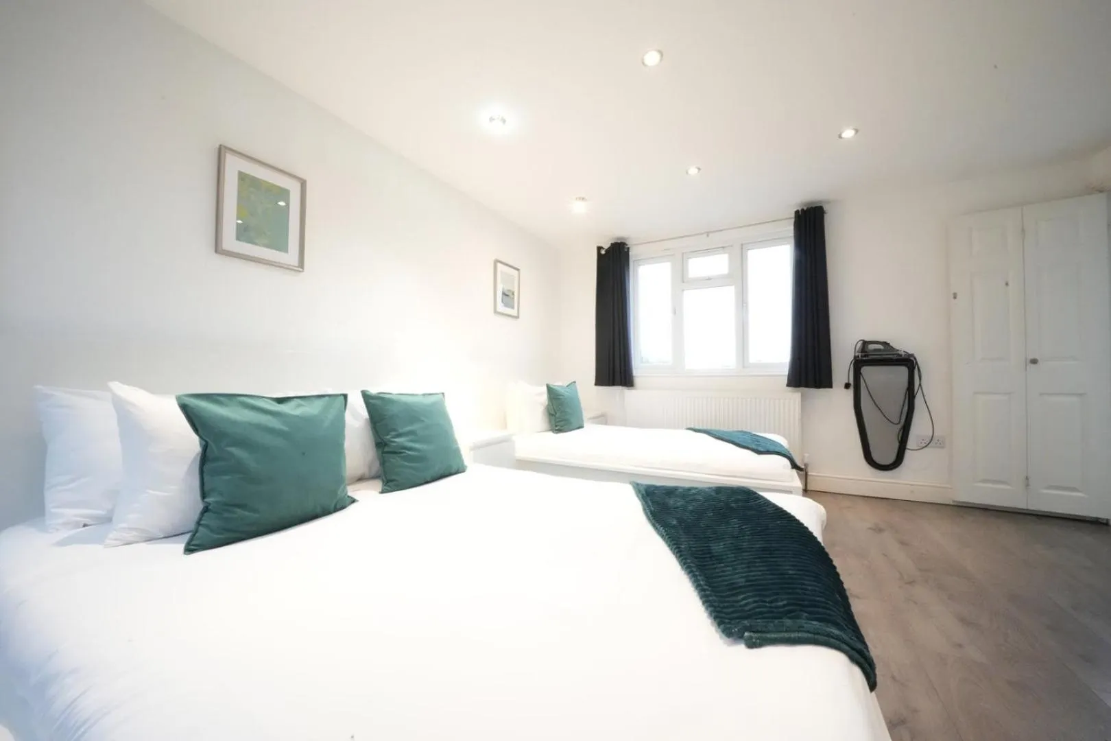 Bed in Grand Airport Ensuites